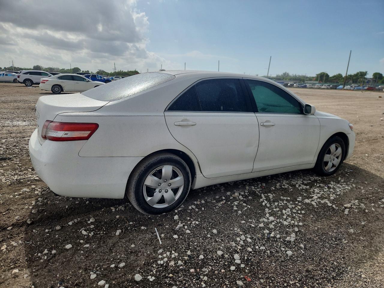 2011 Toyota Camry Base White vin: 4T1BF3EK7BU710622