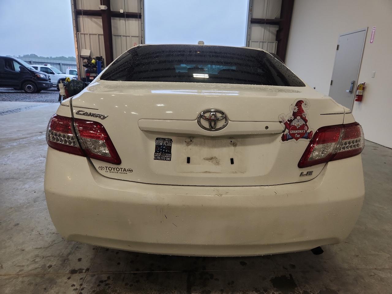 2011 Toyota Camry Le White vin: 4T1BF3EK7BU712838