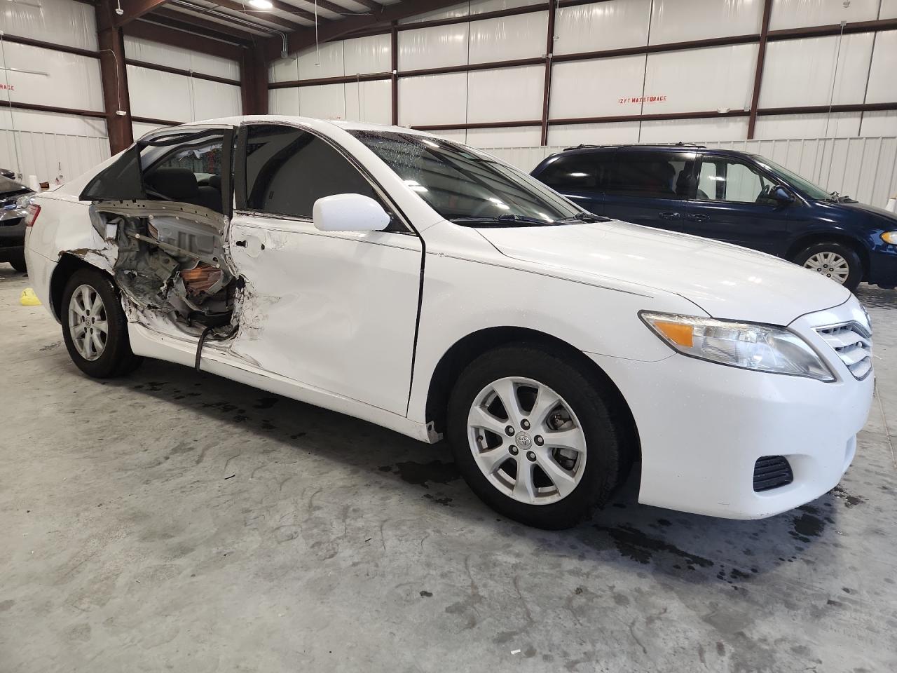 2011 Toyota Camry Le White vin: 4T1BF3EK7BU712838