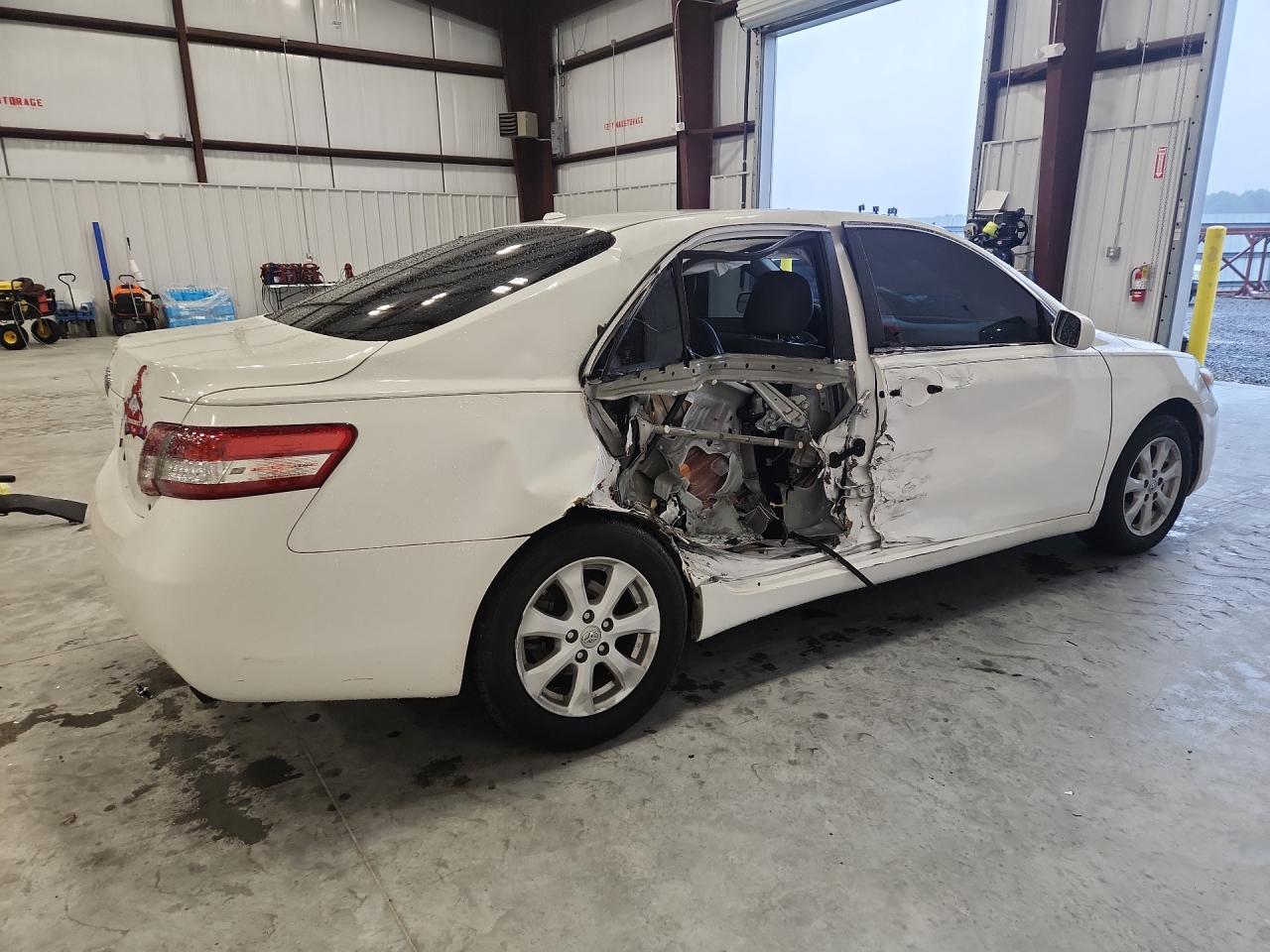 2011 Toyota Camry Le White vin: 4T1BF3EK7BU712838
