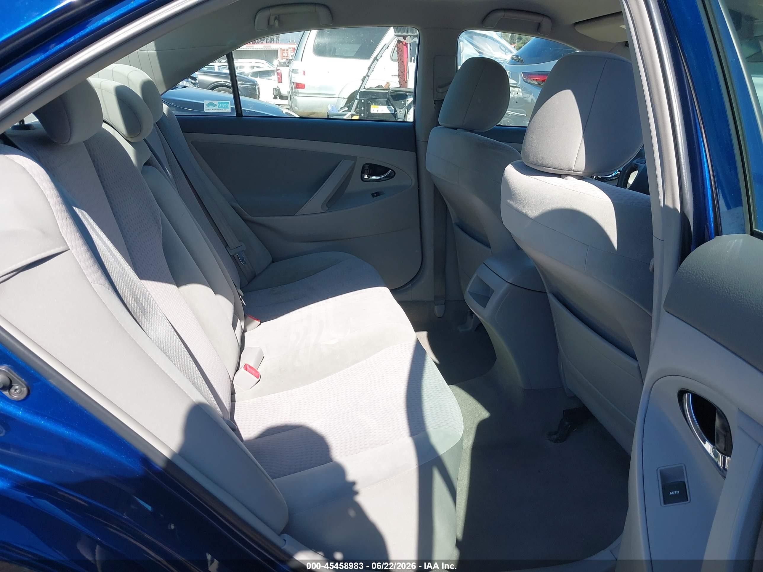 2011 Toyota Camry Le Blue vin: 4T1BF3EK7BU715481