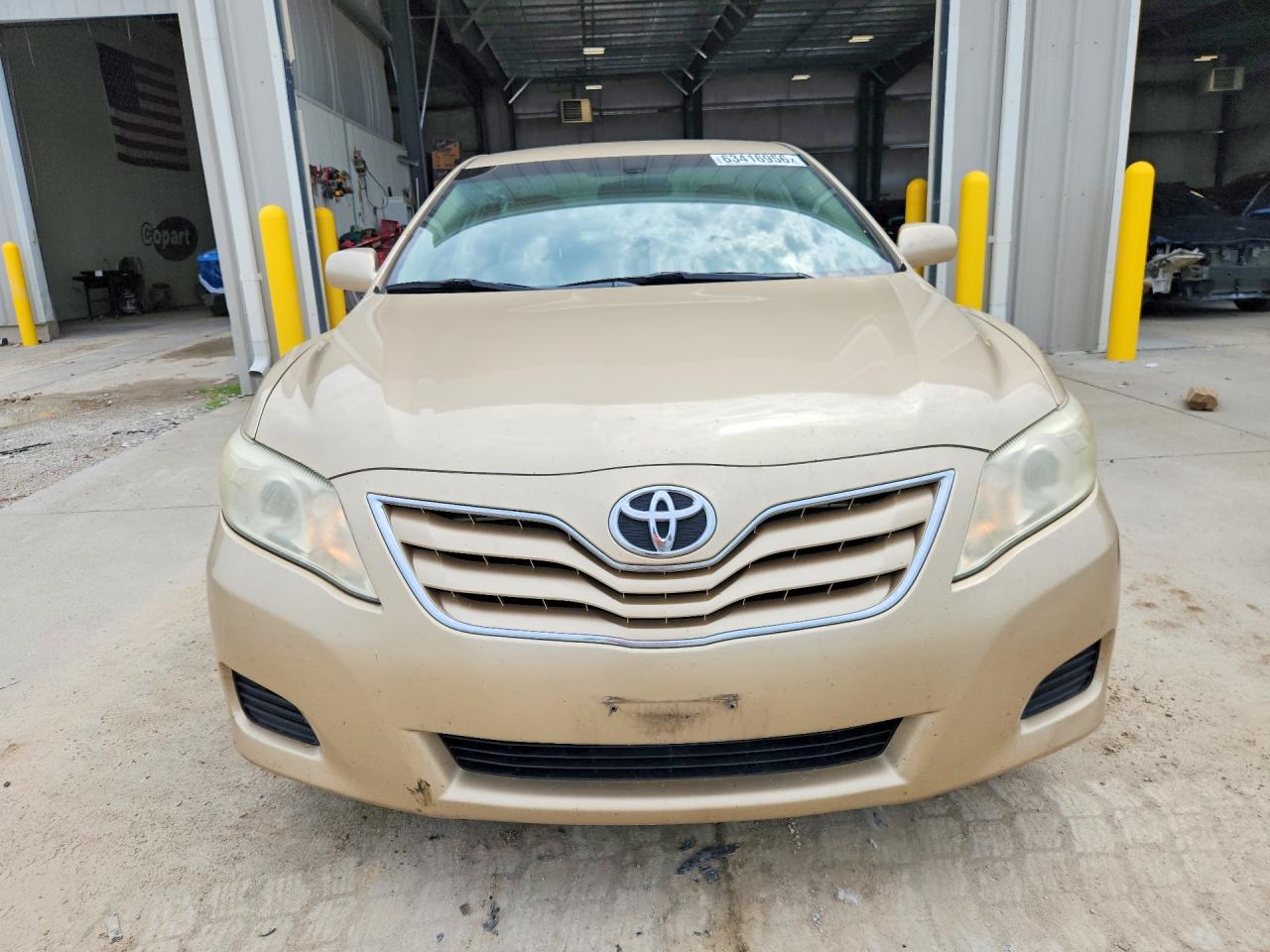 2011 Toyota Camry Le Gold vin: 4T1BF3EK7BU716887
