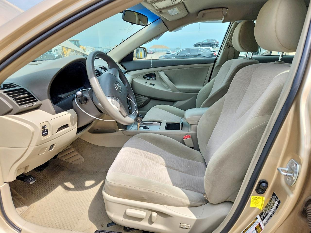 2011 Toyota Camry Le Gold vin: 4T1BF3EK7BU716887
