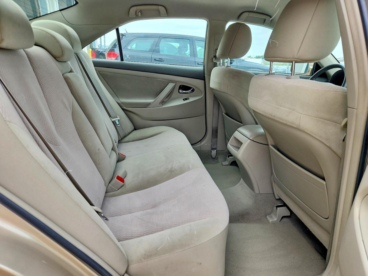 2011 Toyota Camry Le Gold vin: 4T1BF3EK7BU716887