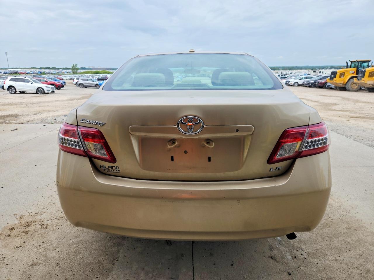 2011 Toyota Camry Le Gold vin: 4T1BF3EK7BU716887