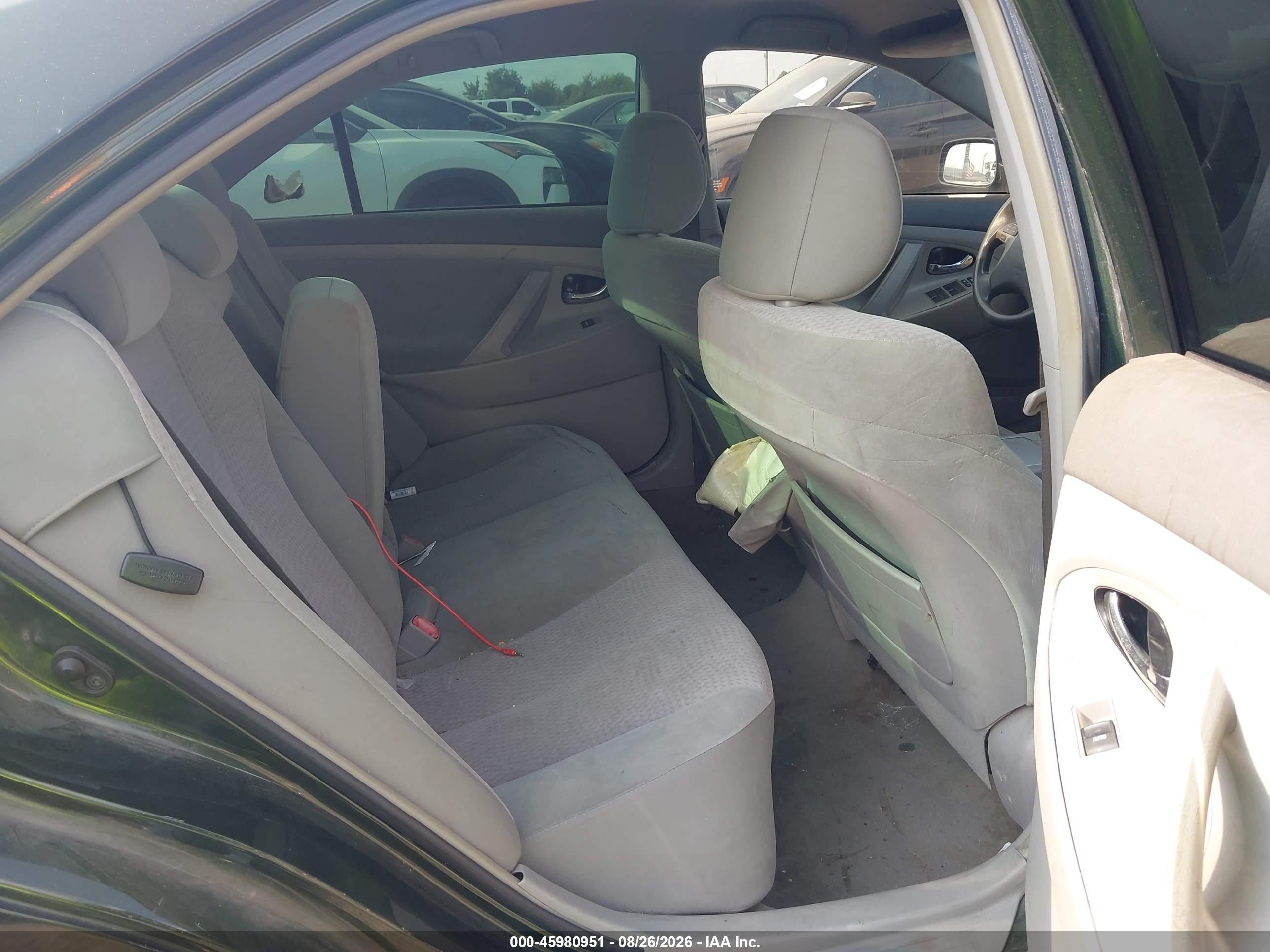 2011 Toyota Camry Le Gray vin: 4T1BF3EK7BU720132