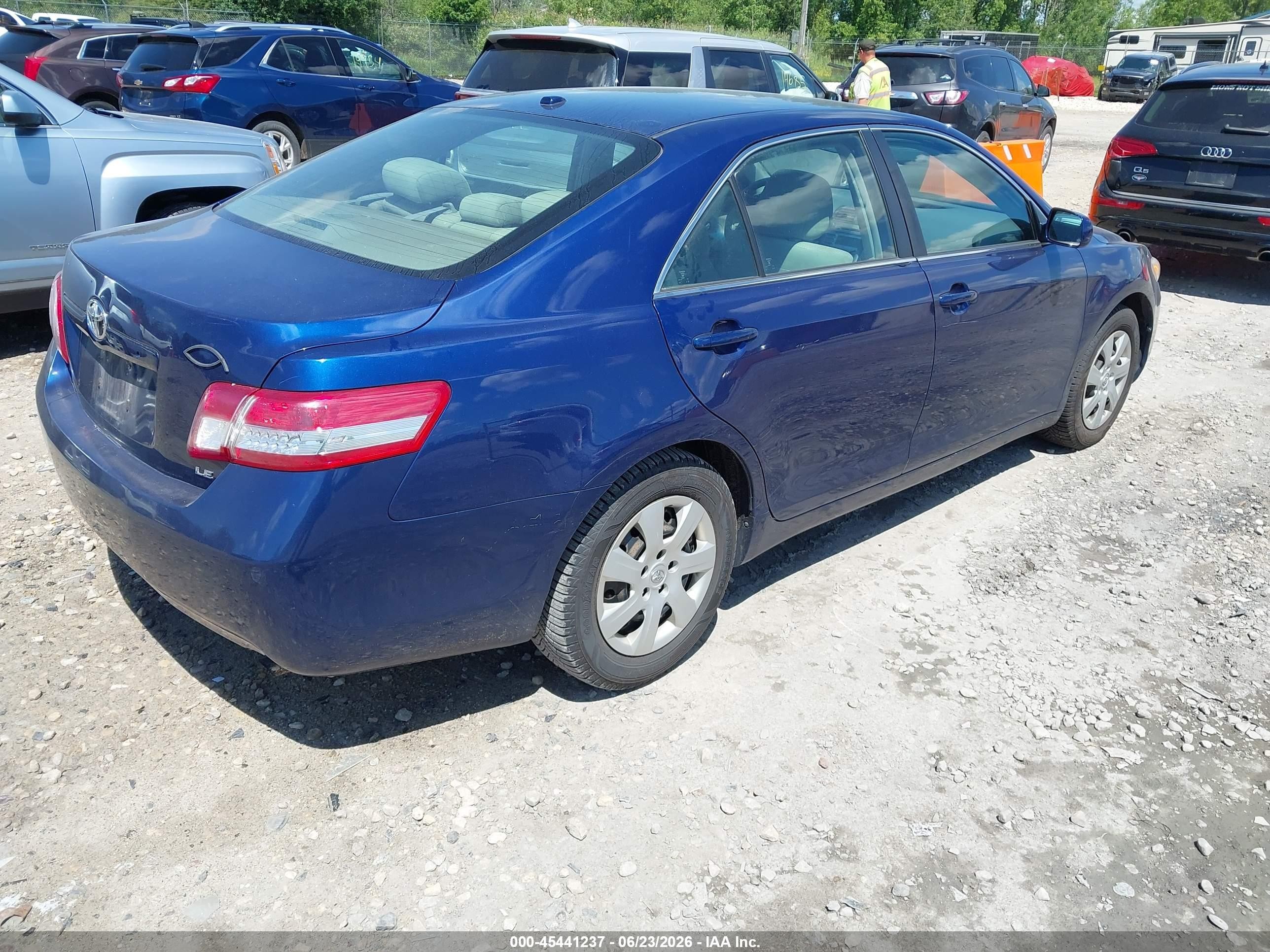2011 Toyota Camry Le Blue vin: 4T1BF3EK7BU734998