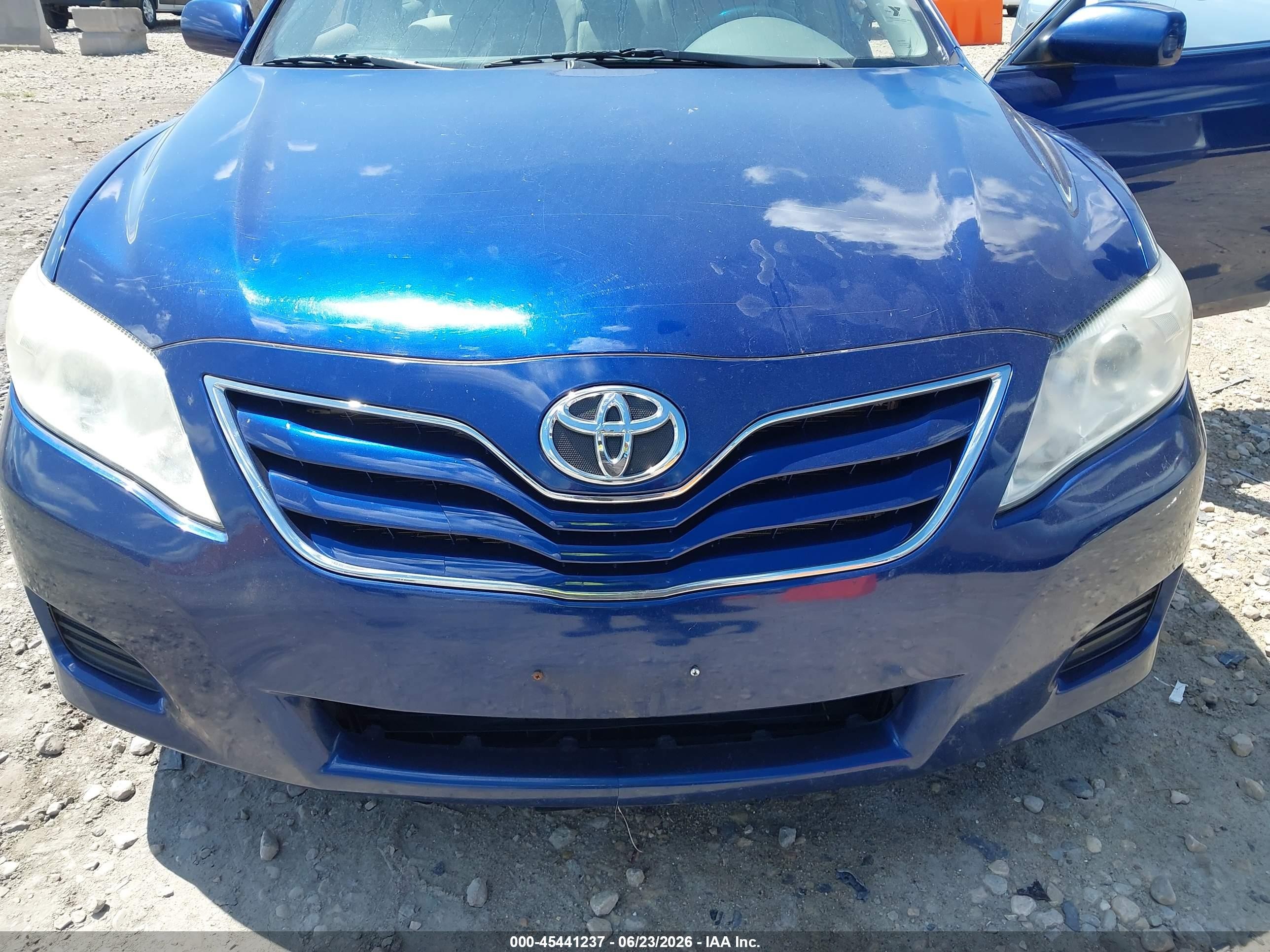 2011 Toyota Camry Le Blue vin: 4T1BF3EK7BU734998
