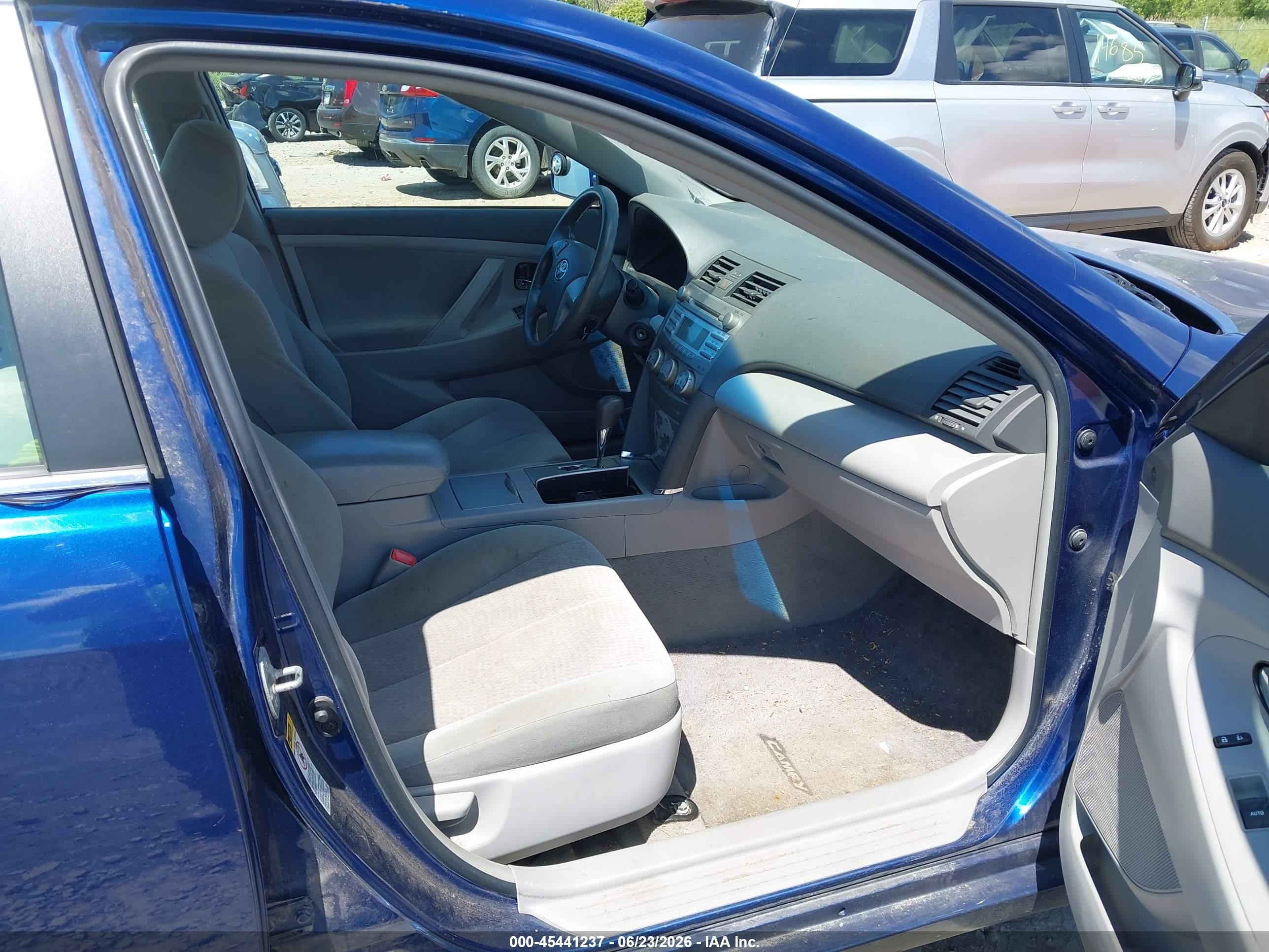 2011 Toyota Camry Le Blue vin: 4T1BF3EK7BU734998