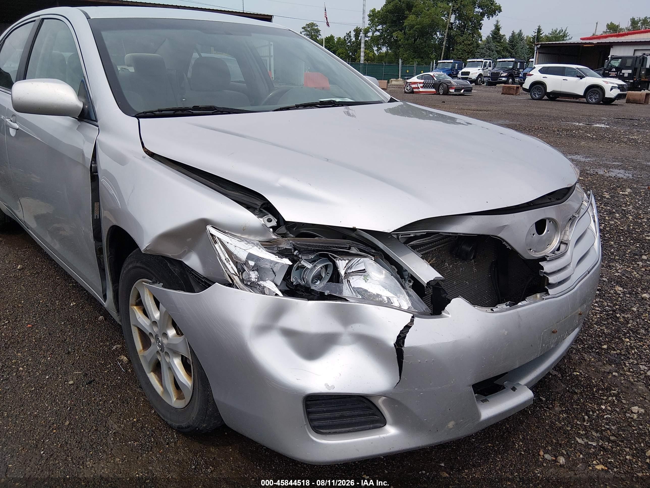 2011 Toyota Camry Le Серебряный vin: 4T1BF3EK7BU737612