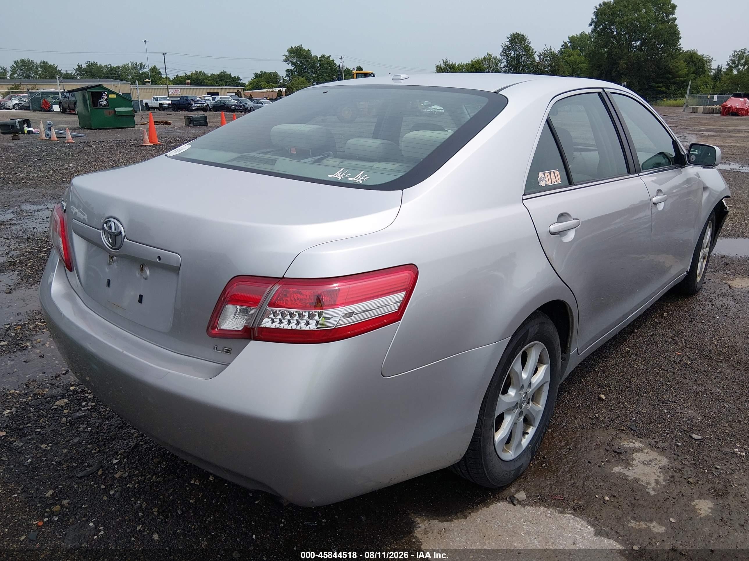 2011 Toyota Camry Le Серебряный vin: 4T1BF3EK7BU737612