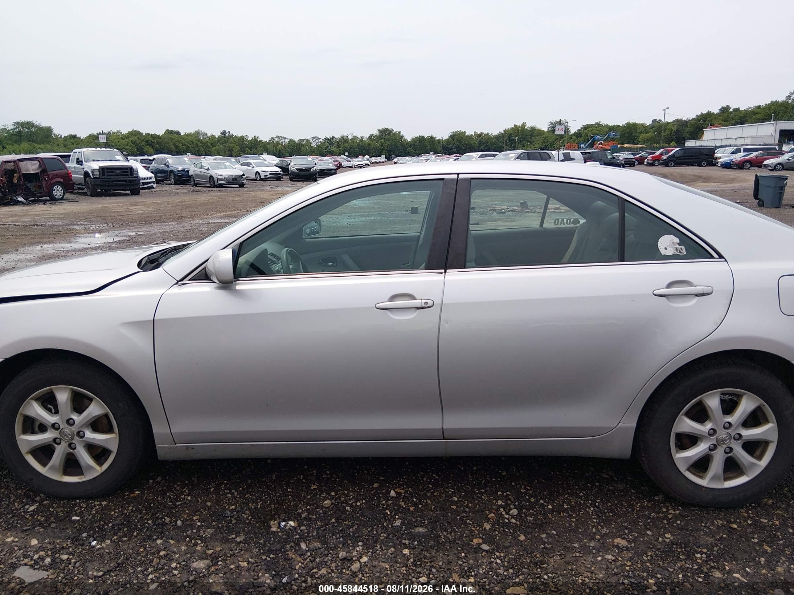 2011 Toyota Camry Le Серебряный vin: 4T1BF3EK7BU737612