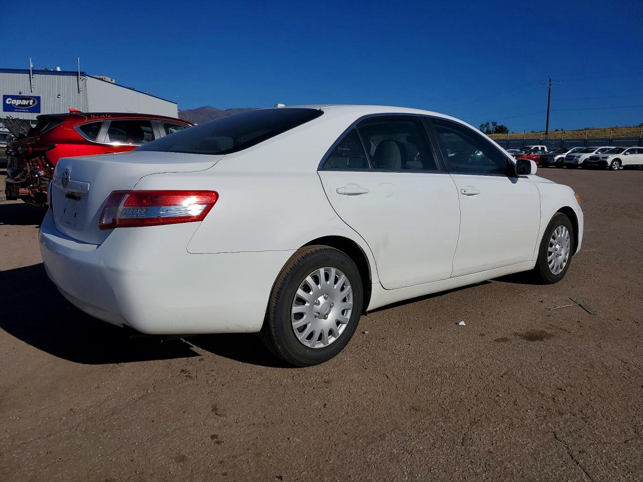 2011 Toyota Camry Base White vin: 4T1BF3EK7BU747654