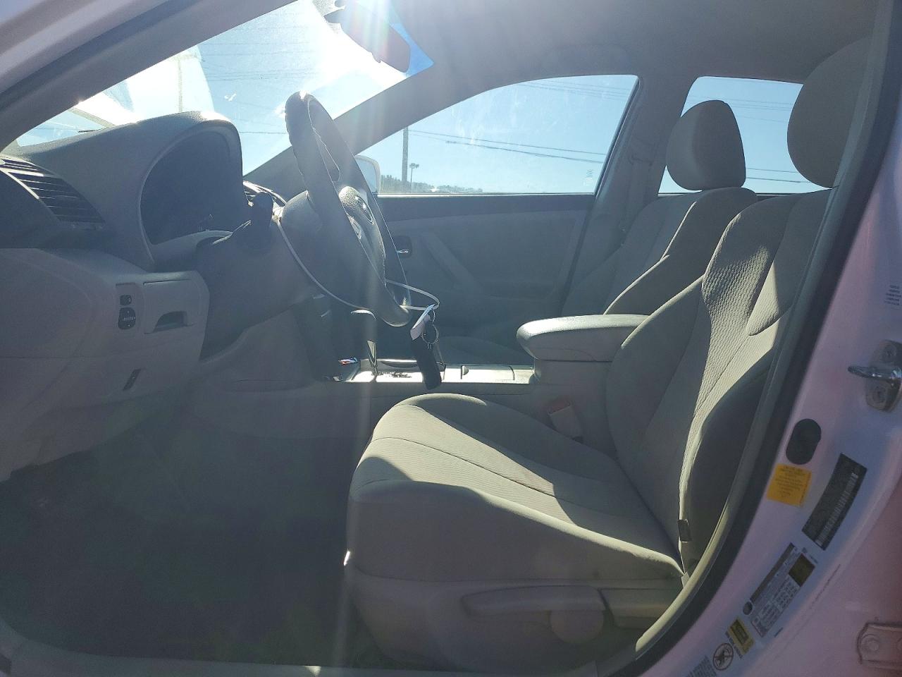 2011 Toyota Camry Base White vin: 4T1BF3EK7BU747654