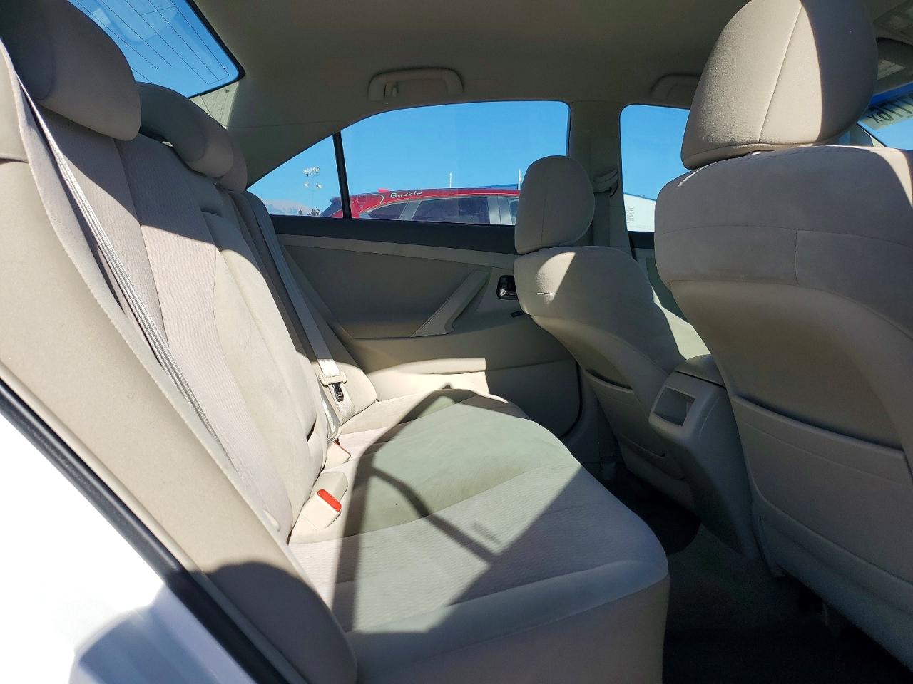 2011 Toyota Camry Base White vin: 4T1BF3EK7BU747654