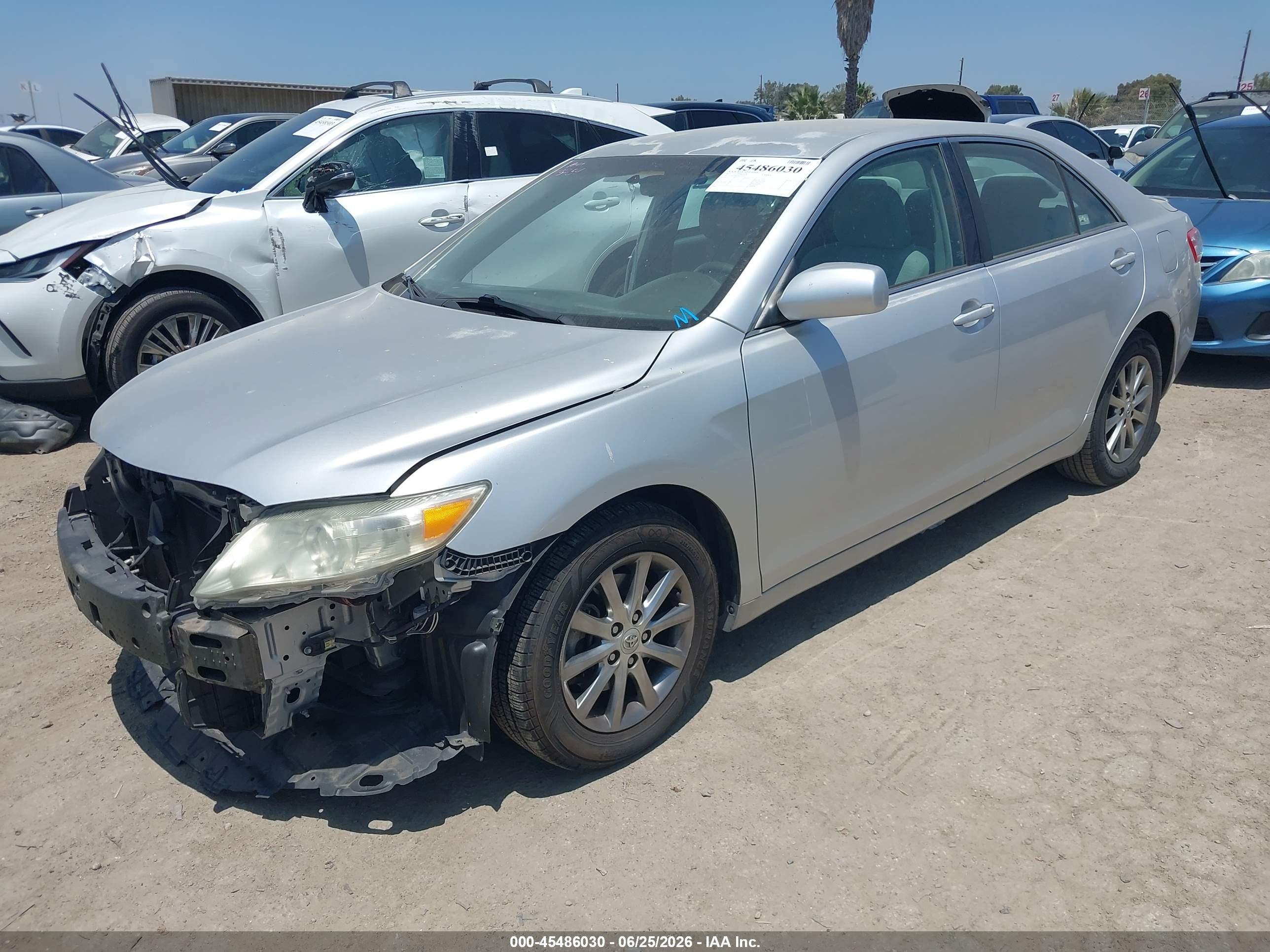2011 Toyota Camry Le Silver vin: 4T1BF3EK7BU748352