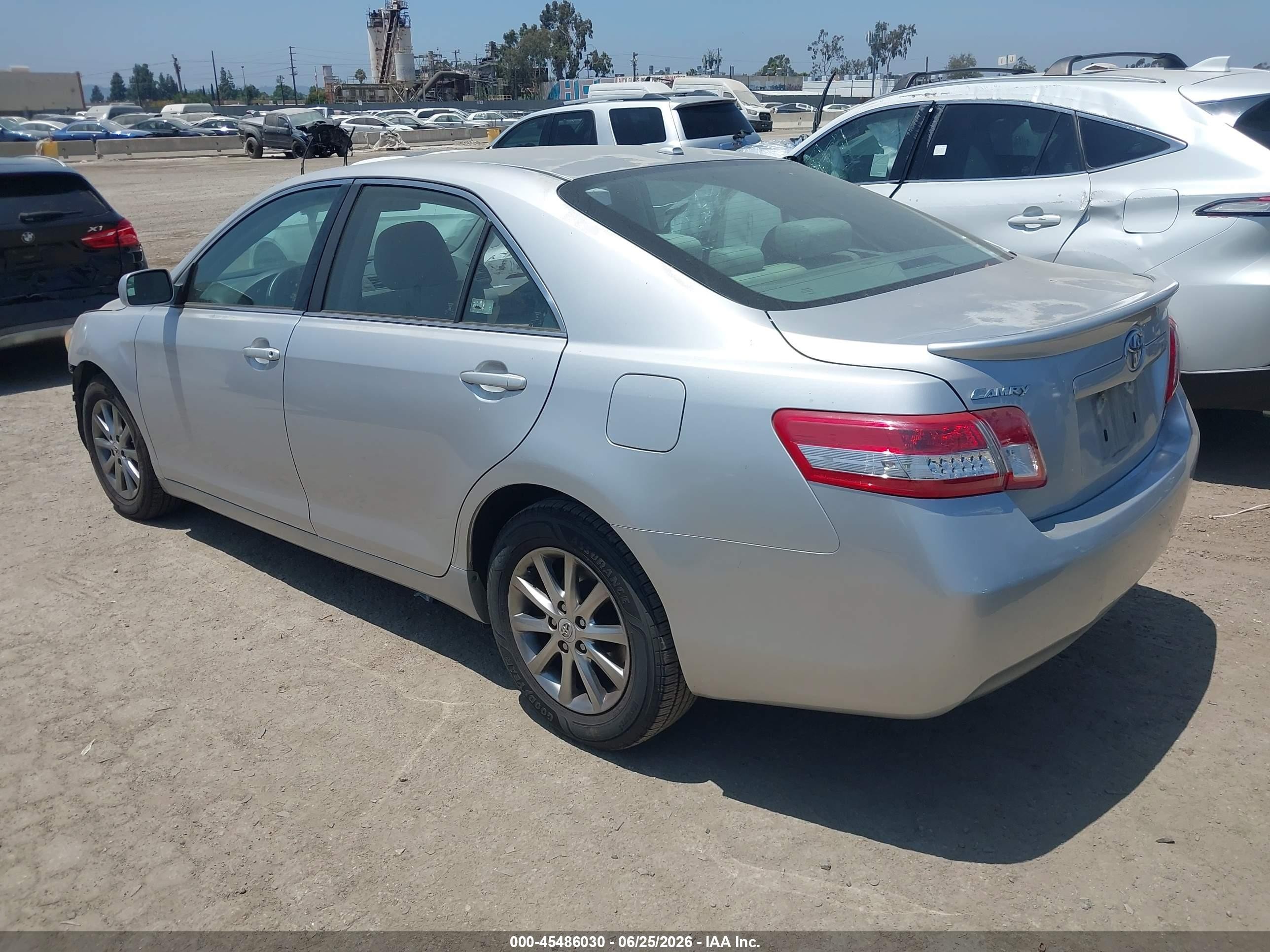 2011 Toyota Camry Le Silver vin: 4T1BF3EK7BU748352