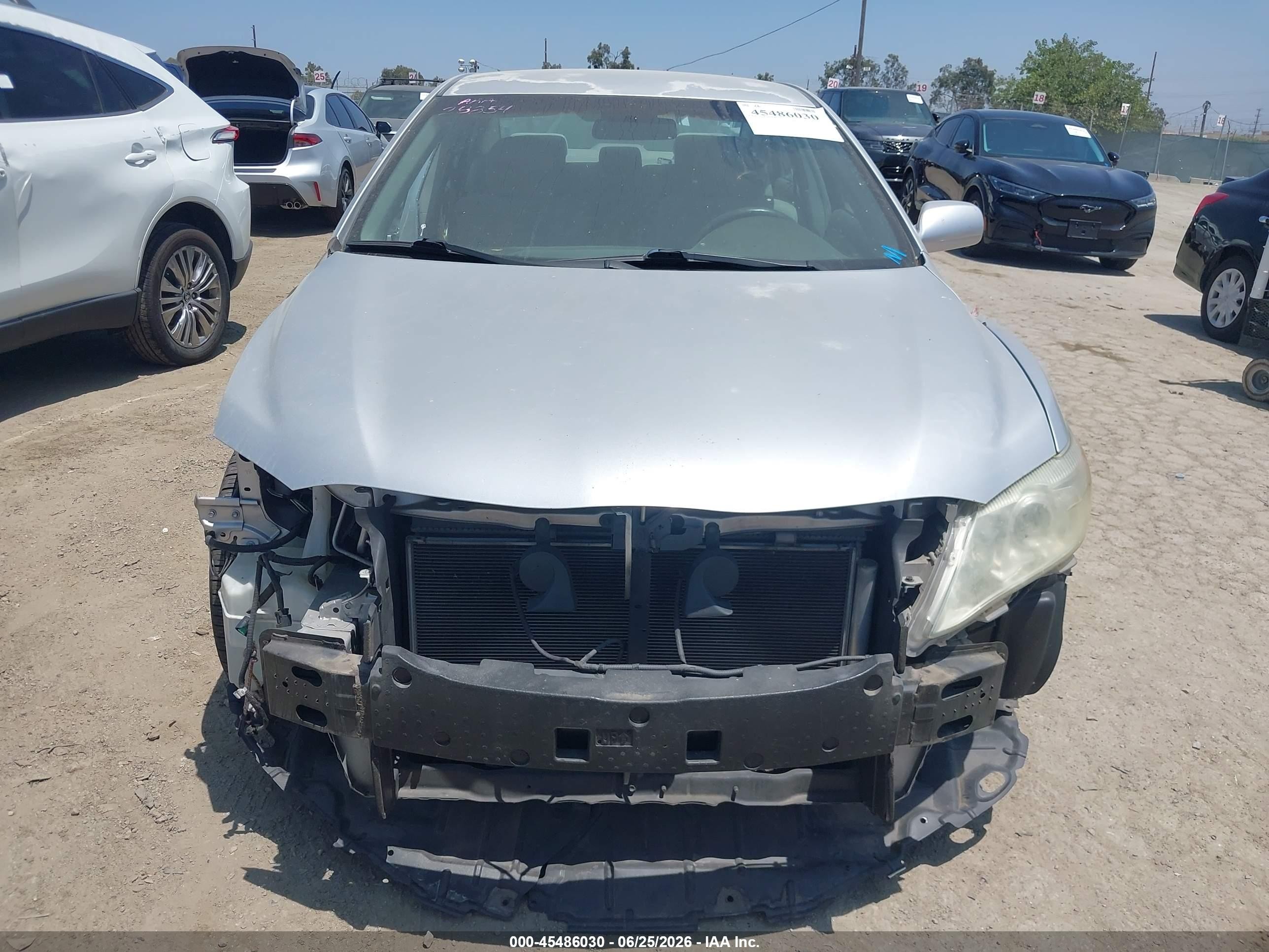 2011 Toyota Camry Le Silver vin: 4T1BF3EK7BU748352