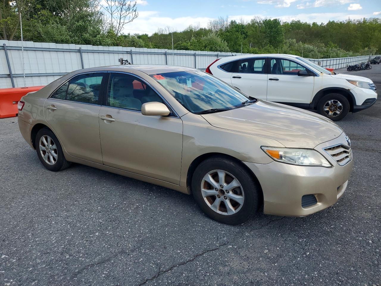 2011 Toyota Camry Le Gold vin: 4T1BF3EK7BU753051
