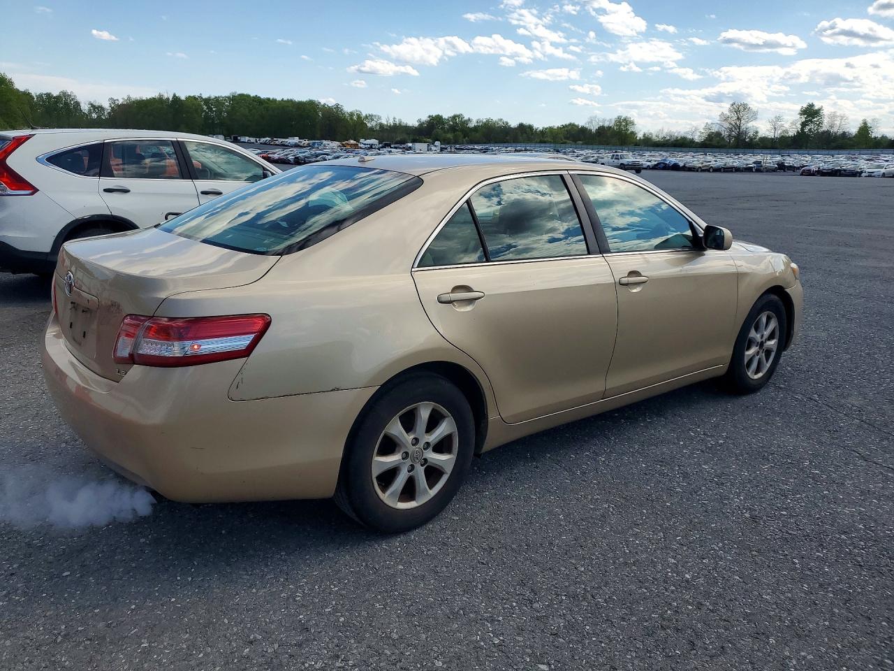 2011 Toyota Camry Le Gold vin: 4T1BF3EK7BU753051