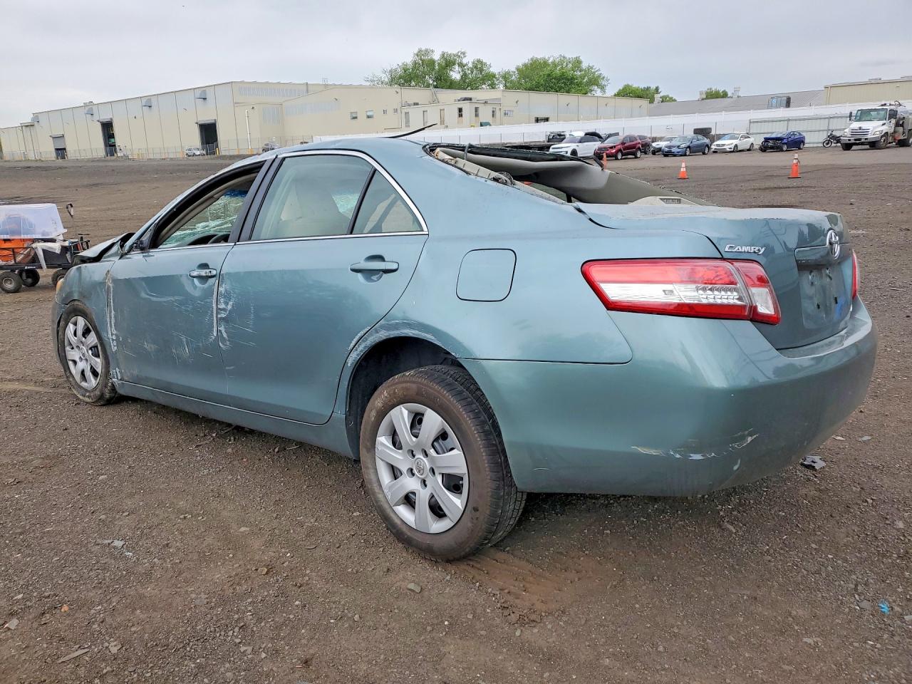 2011 Toyota Camry Le Green vin: 4T1BF3EK7BU753132