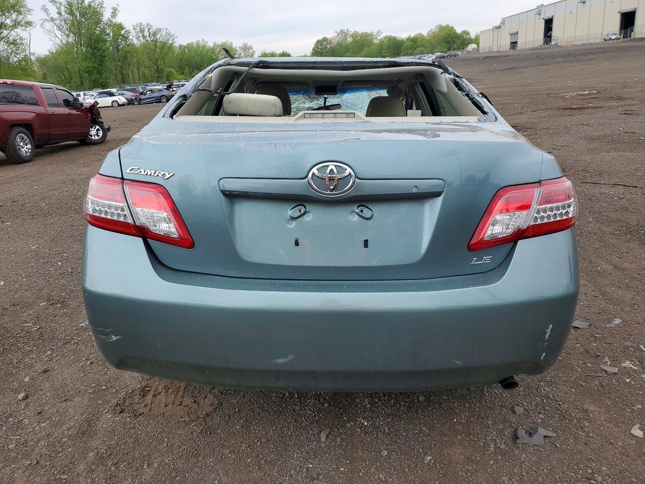 2011 Toyota Camry Le Green vin: 4T1BF3EK7BU753132
