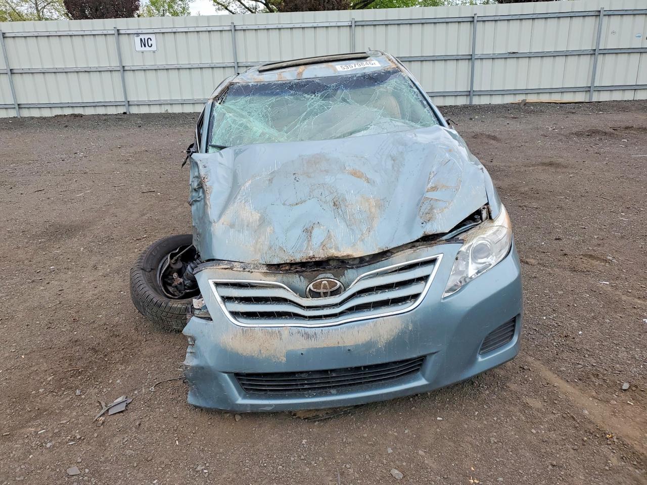 2011 Toyota Camry Le Green vin: 4T1BF3EK7BU753132