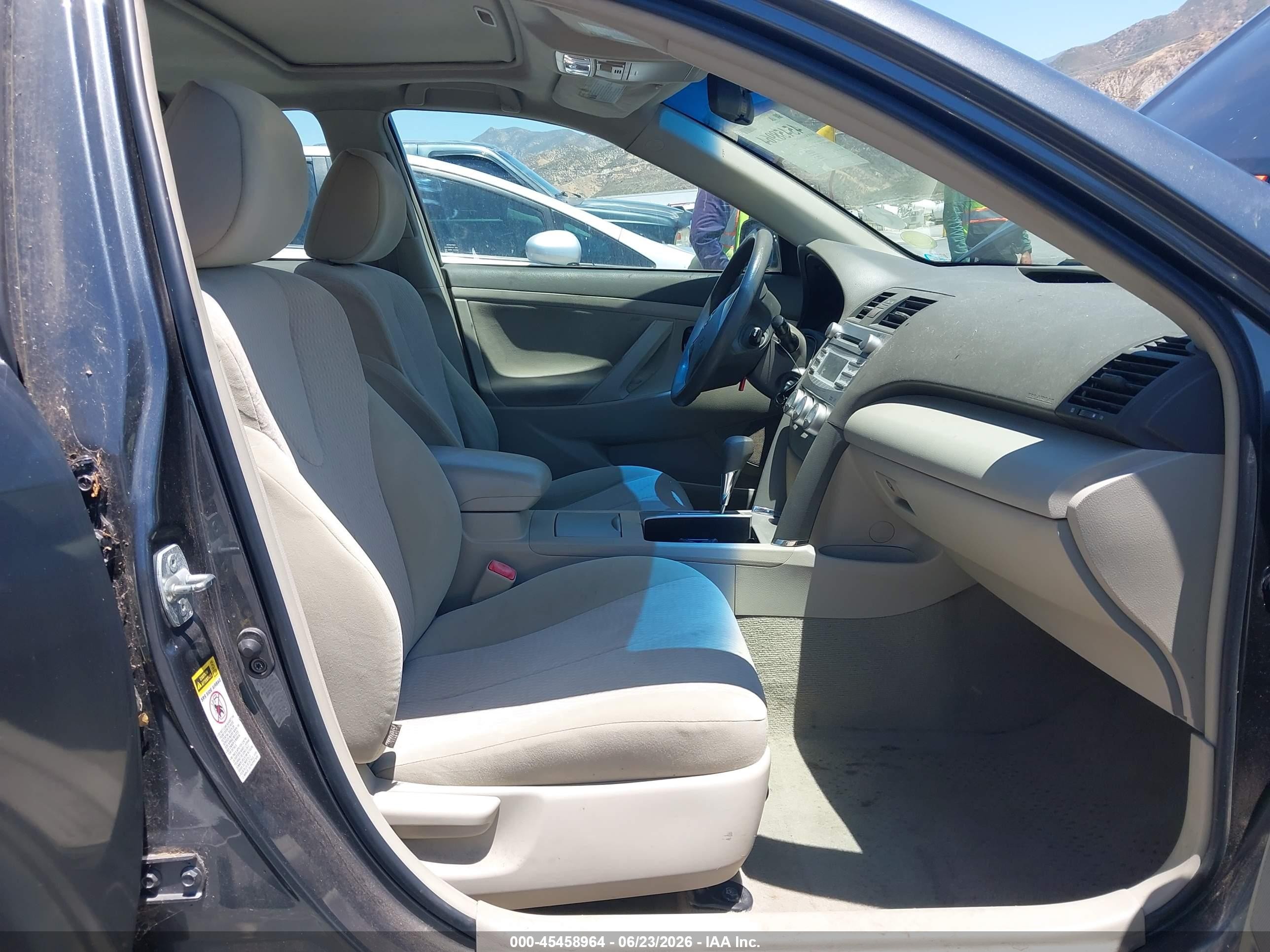 2011 Toyota Camry Le Gray vin: 4T1BF3EK7BU759609