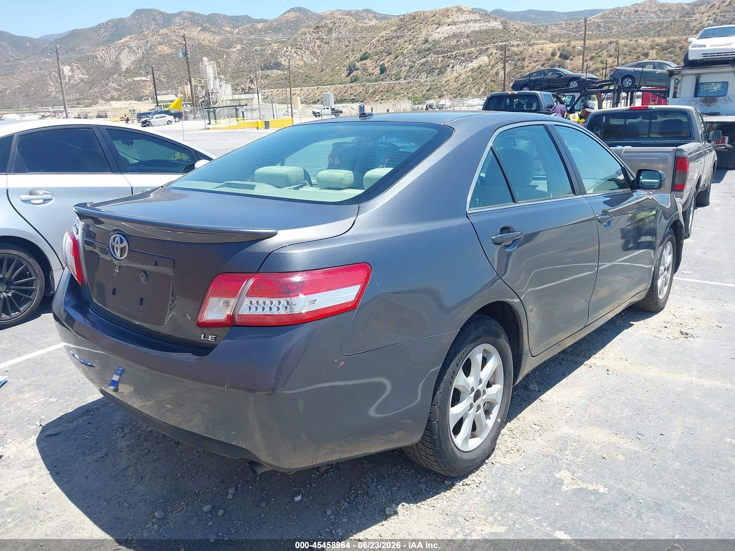 2011 Toyota Camry Le Gray vin: 4T1BF3EK7BU759609