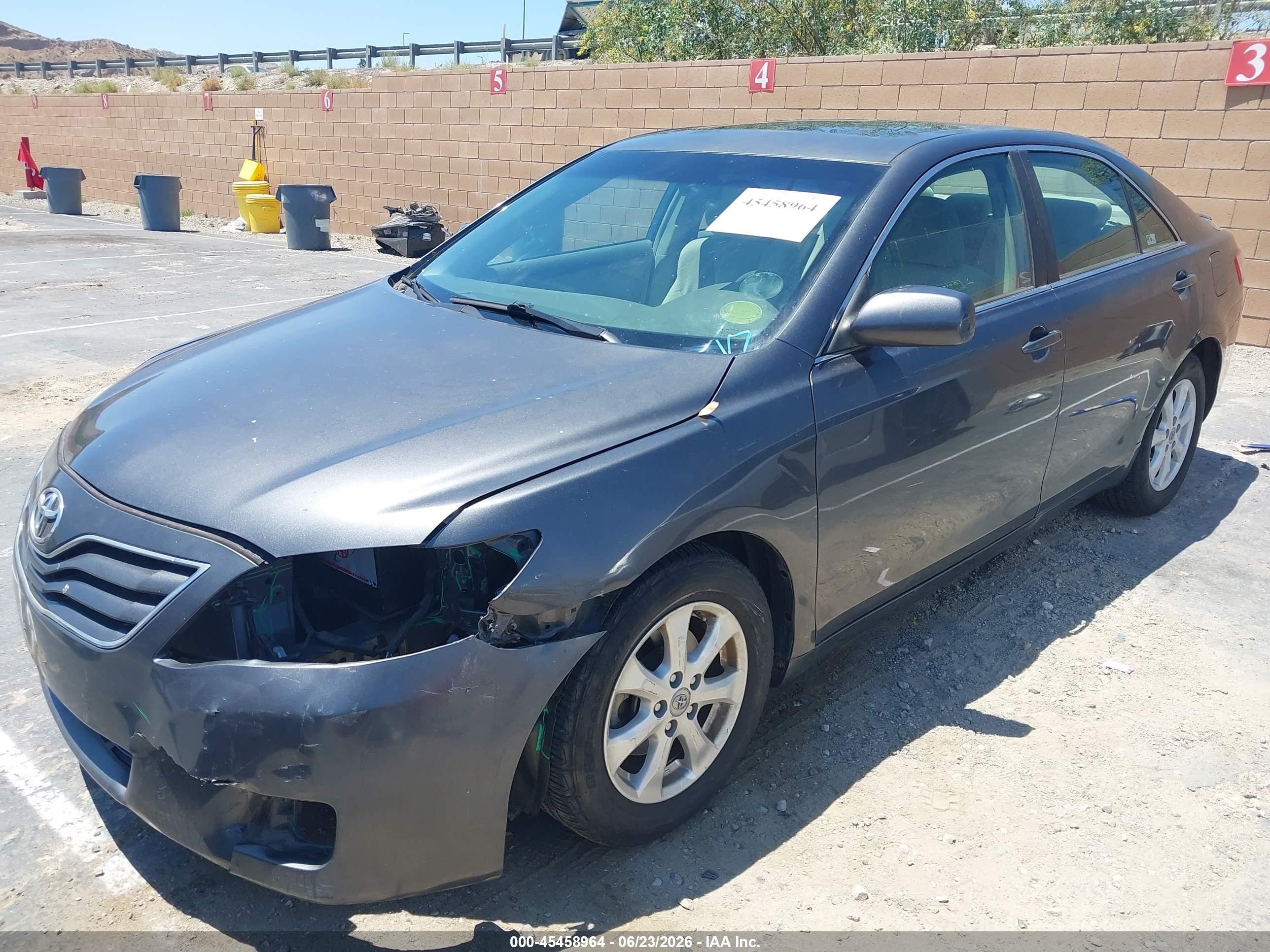 2011 Toyota Camry Le Gray vin: 4T1BF3EK7BU759609