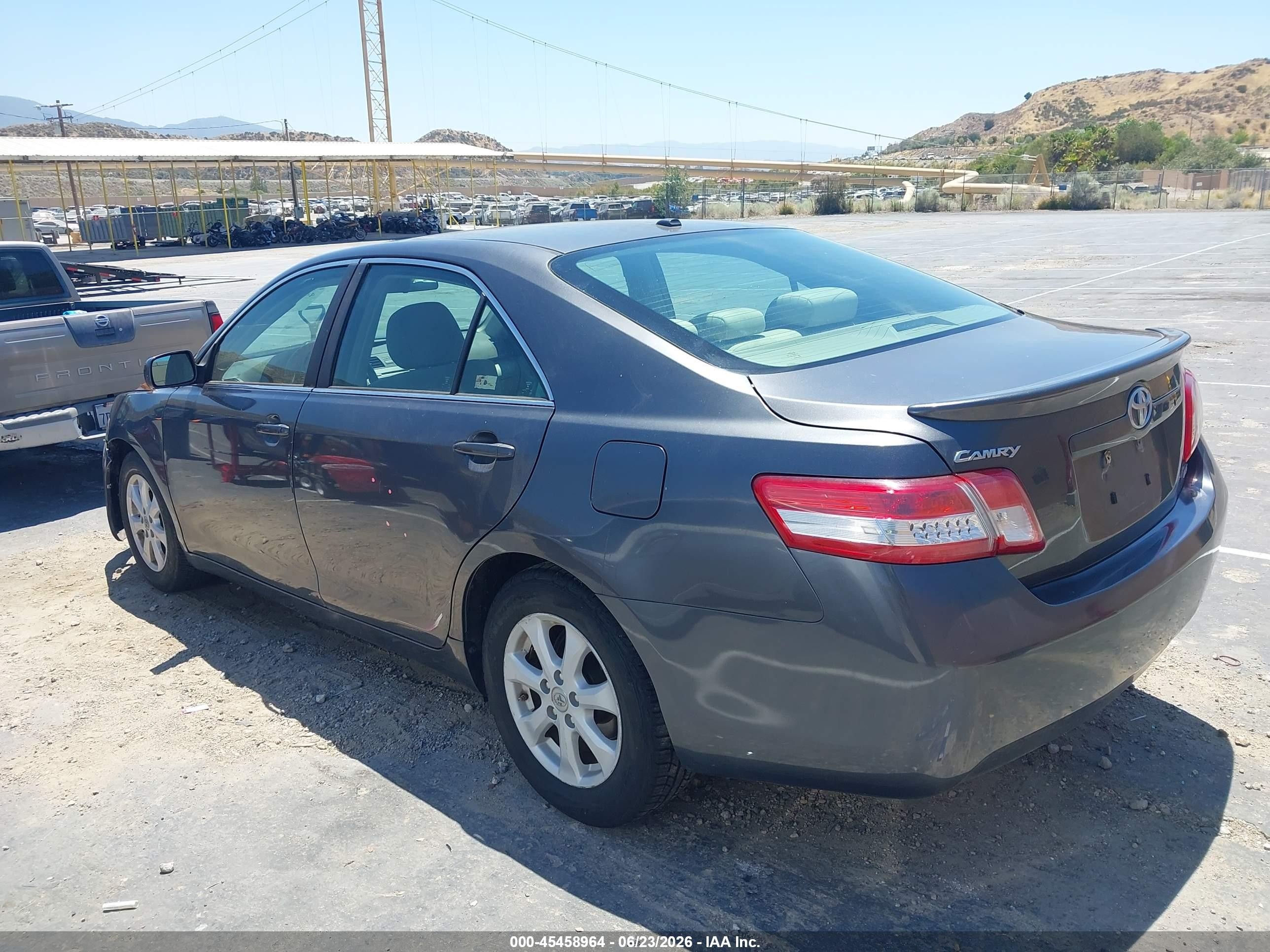 2011 Toyota Camry Le Gray vin: 4T1BF3EK7BU759609