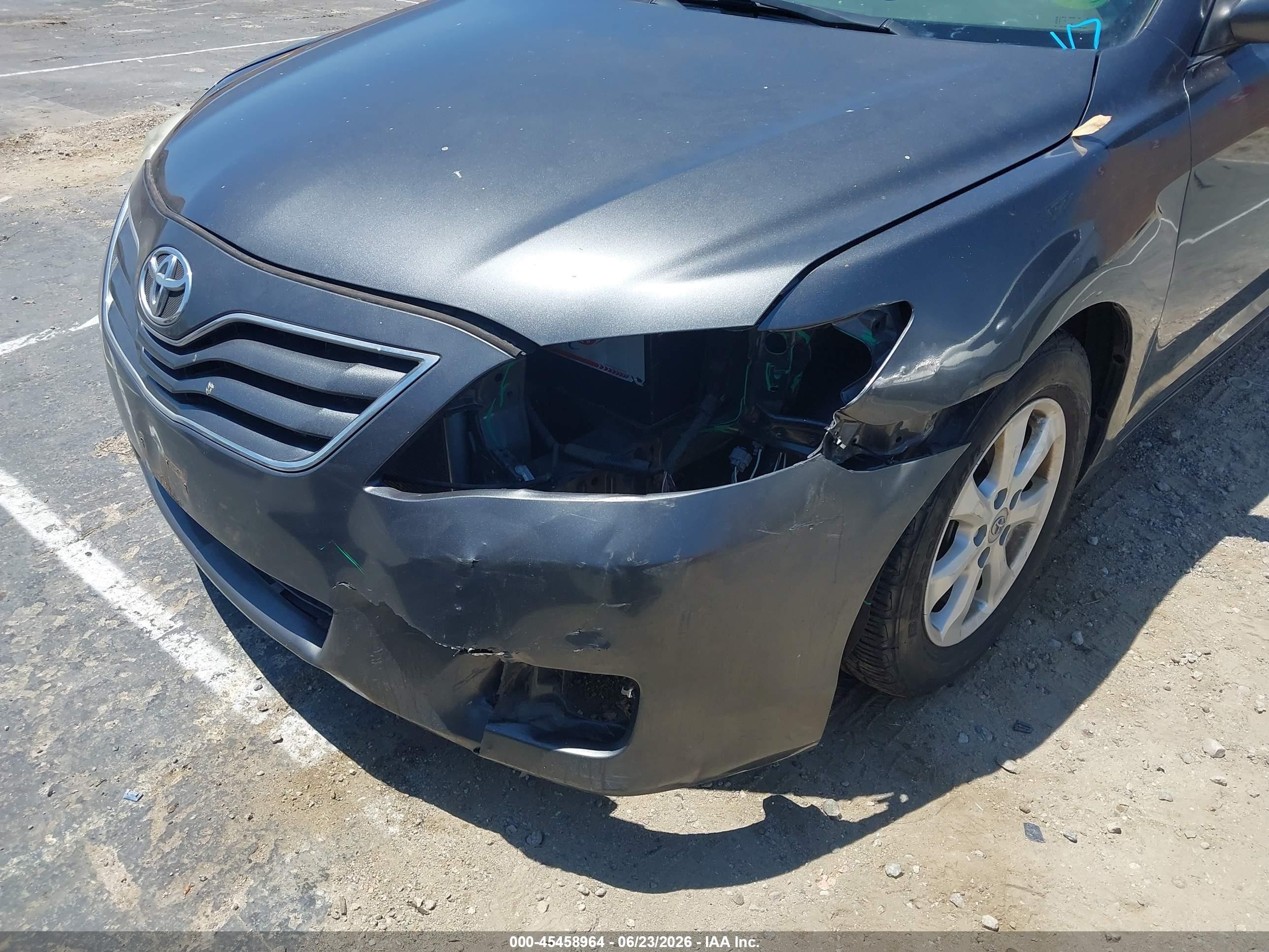 2011 Toyota Camry Le Gray vin: 4T1BF3EK7BU759609