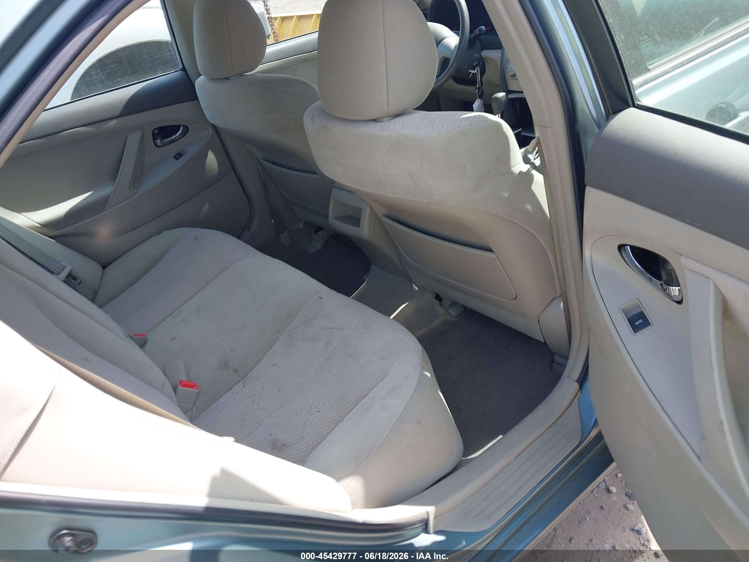 2011 Toyota Camry Le Green vin: 4T1BF3EK7BU767080
