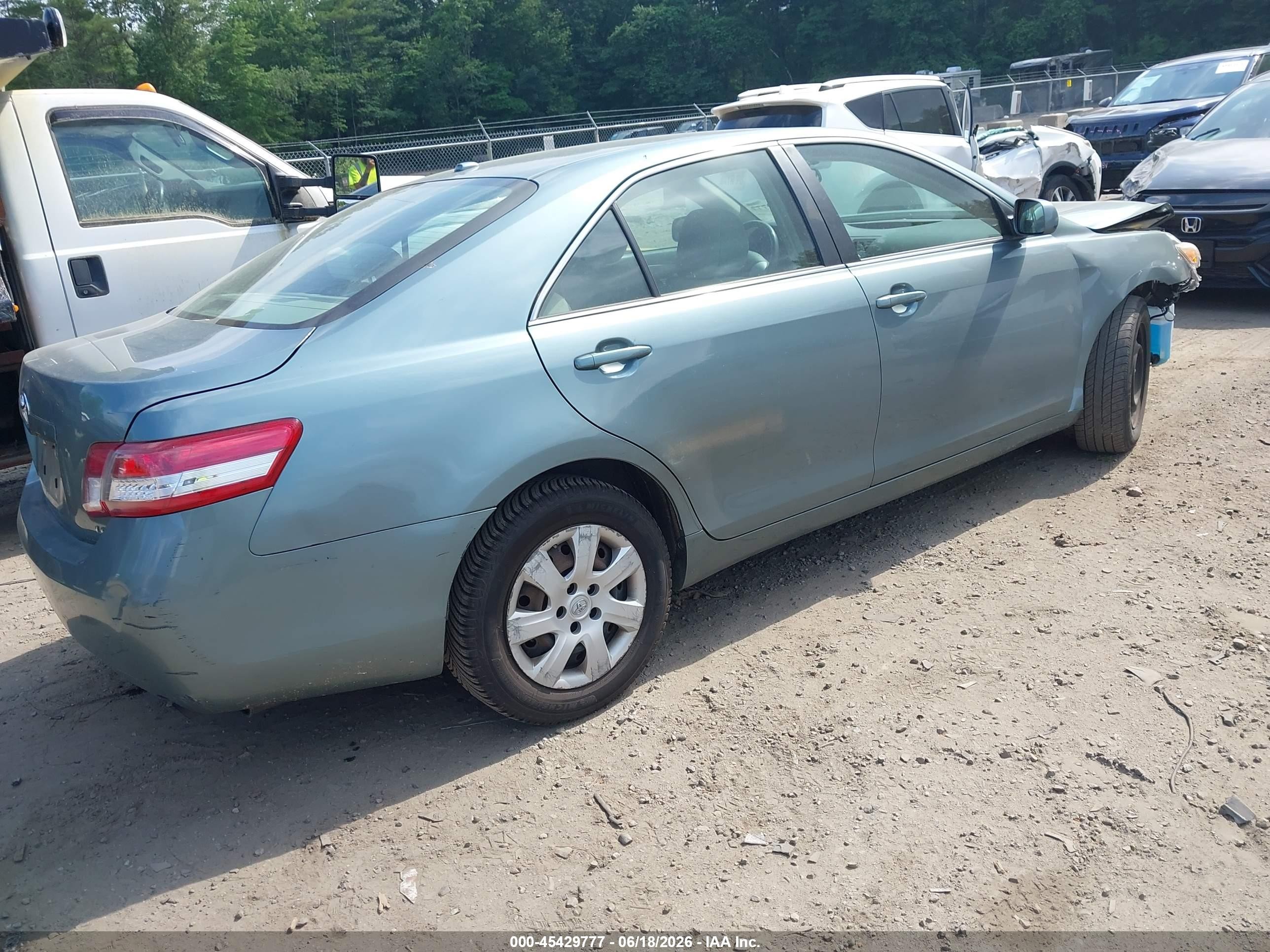 2011 Toyota Camry Le Green vin: 4T1BF3EK7BU767080