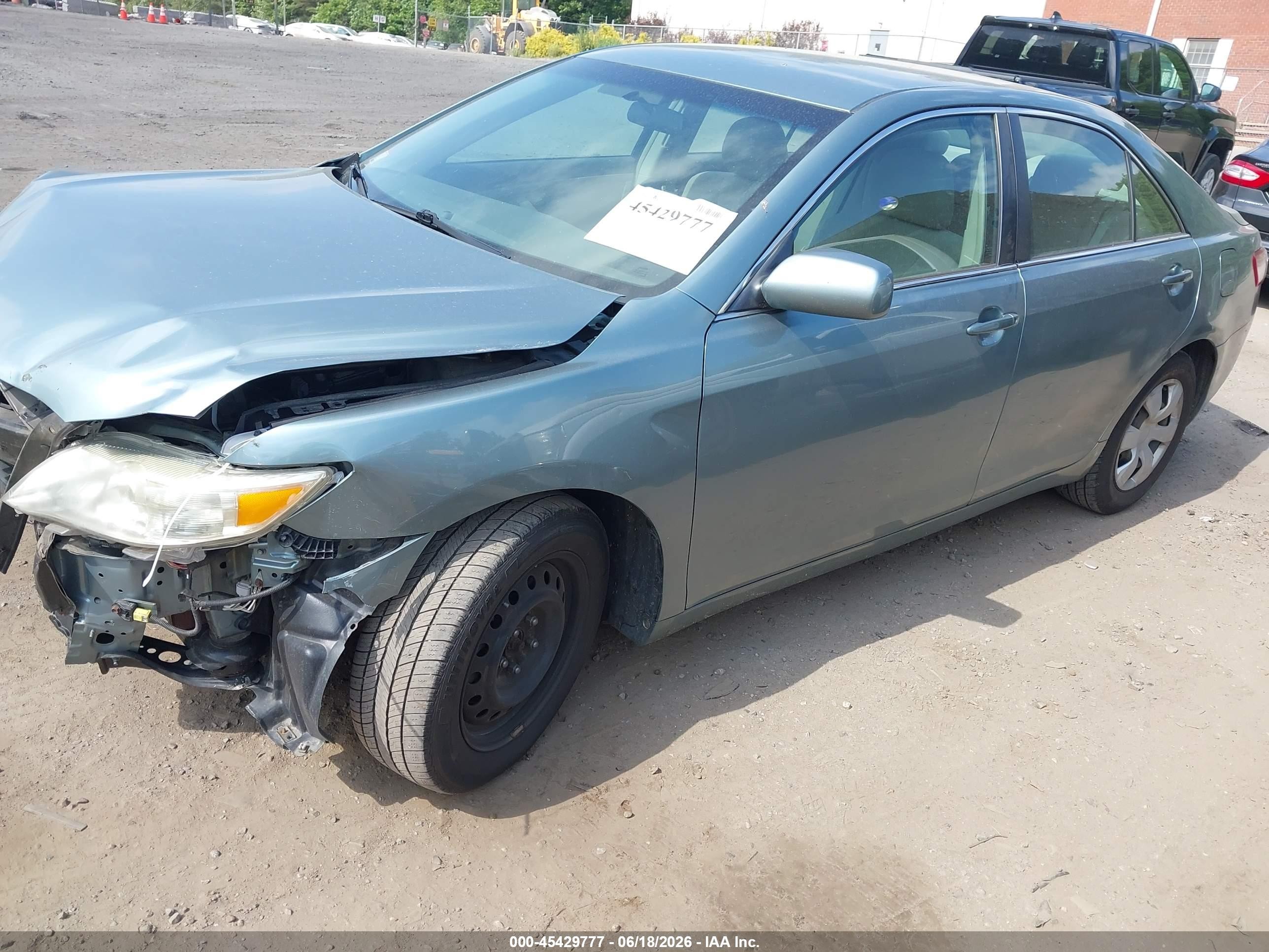 2011 Toyota Camry Le Green vin: 4T1BF3EK7BU767080