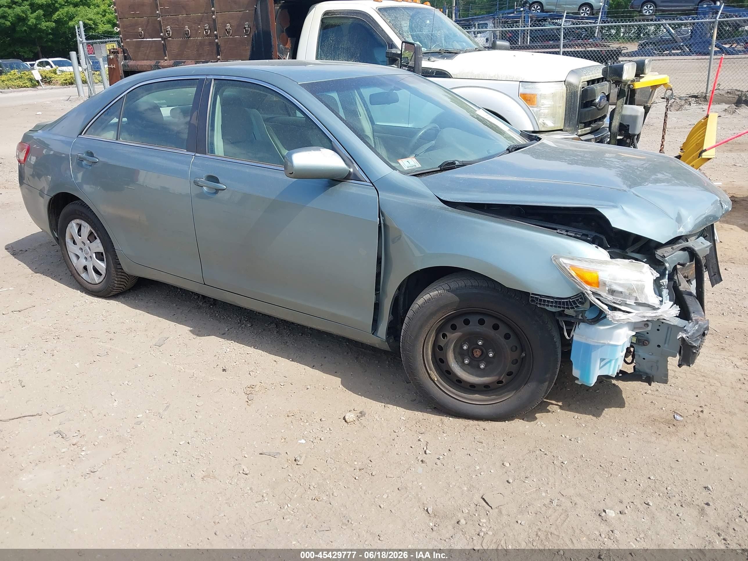 2011 Toyota Camry Le Green vin: 4T1BF3EK7BU767080
