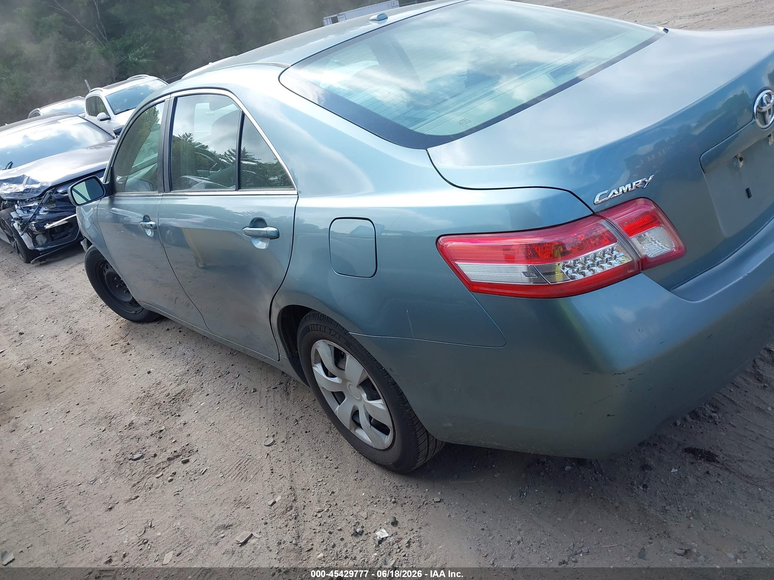 2011 Toyota Camry Le Green vin: 4T1BF3EK7BU767080