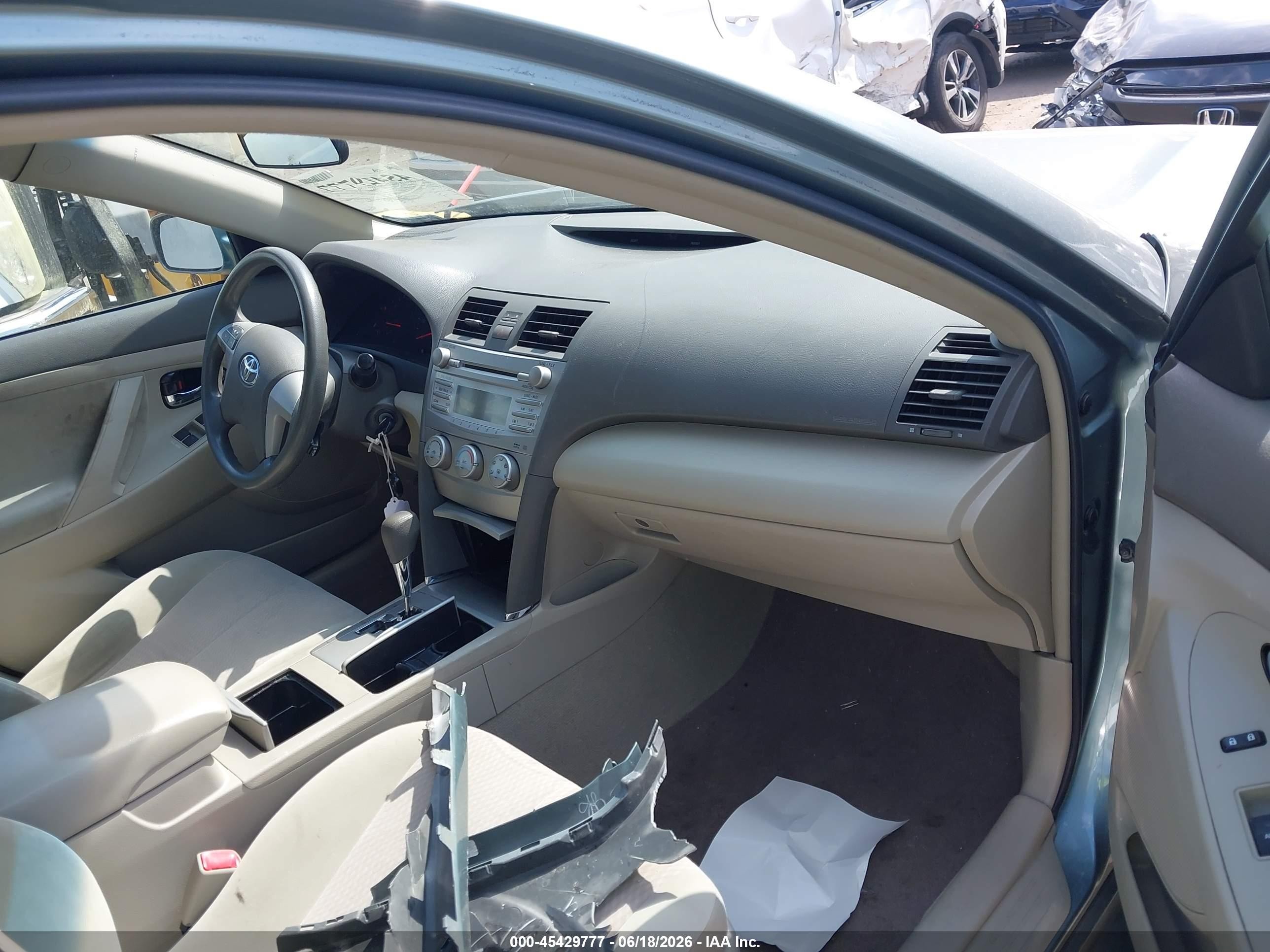 2011 Toyota Camry Le Green vin: 4T1BF3EK7BU767080