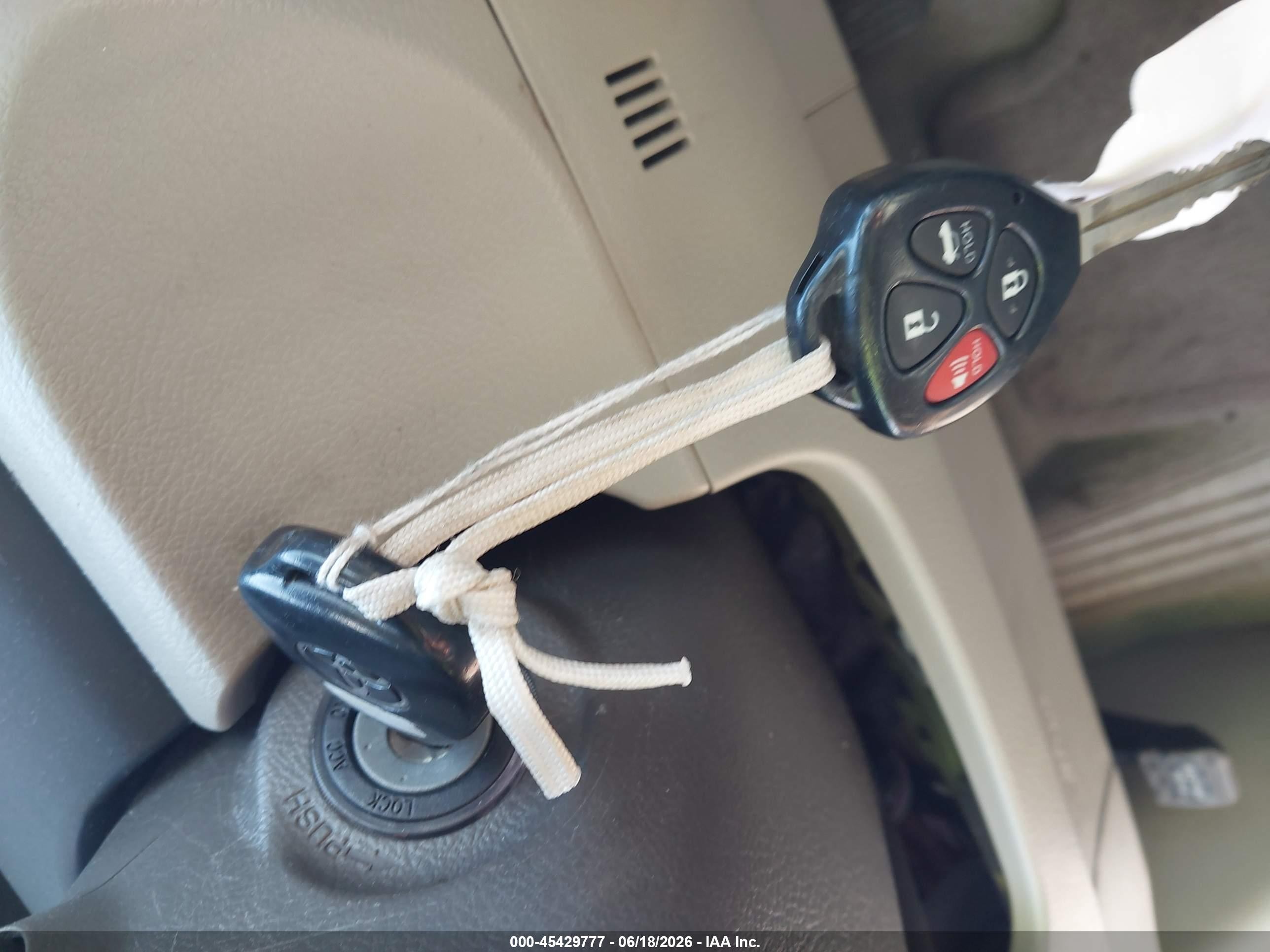 2011 Toyota Camry Le Green vin: 4T1BF3EK7BU767080