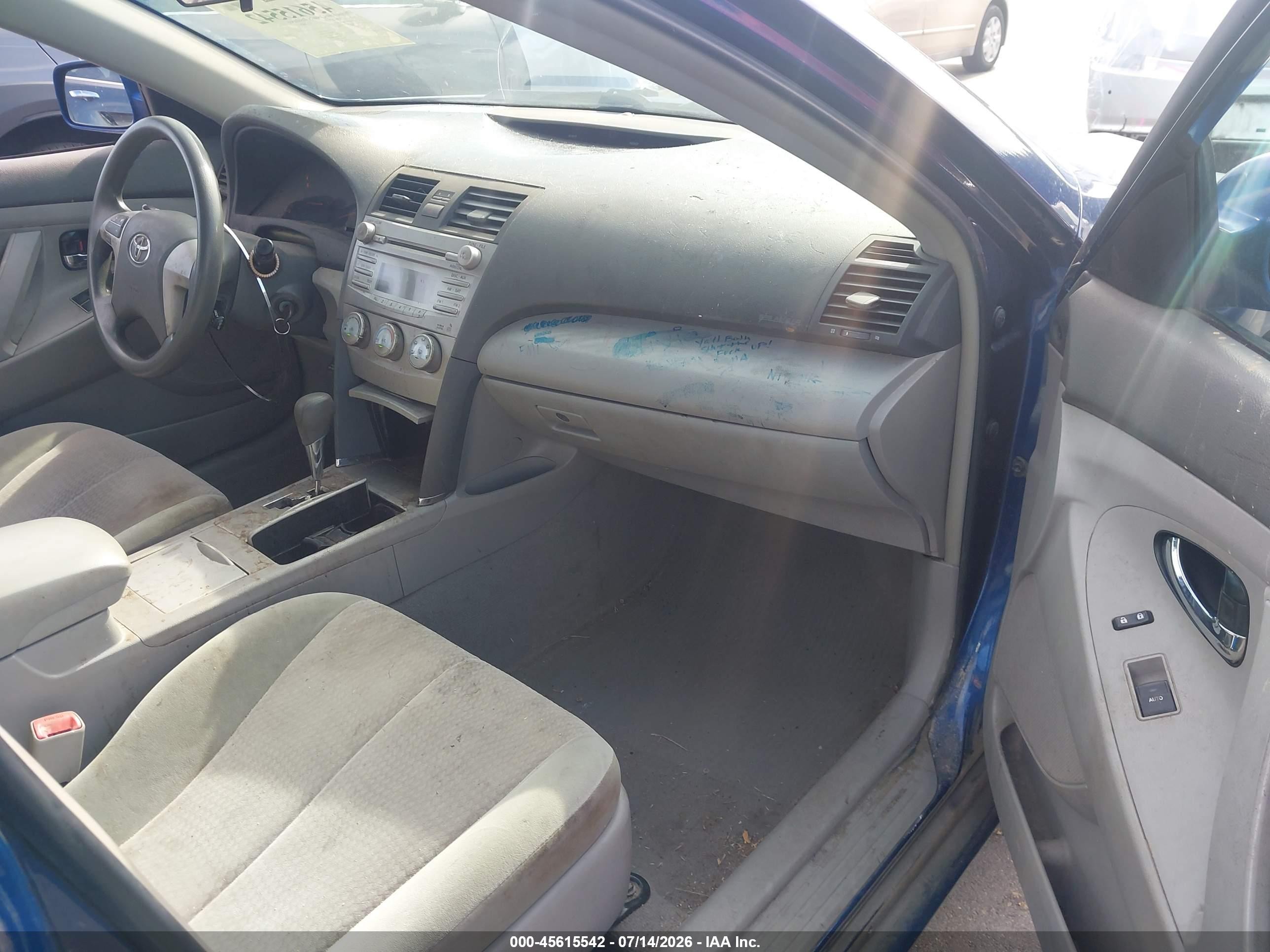 2011 Toyota Camry Le Blue vin: 4T1BF3EK7BU767421