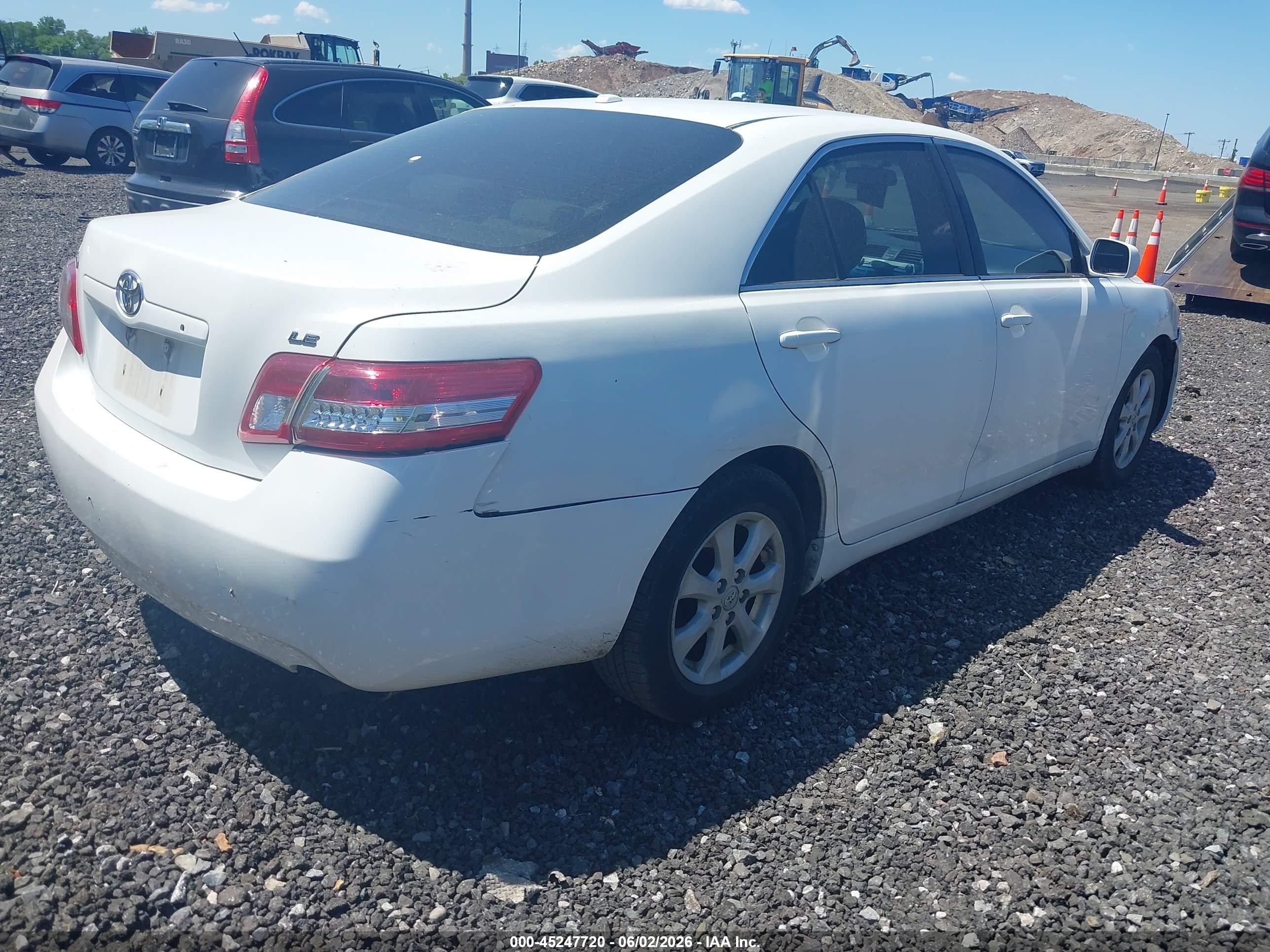 2011 Toyota Camry Le White vin: 4T1BF3EK7BU774997