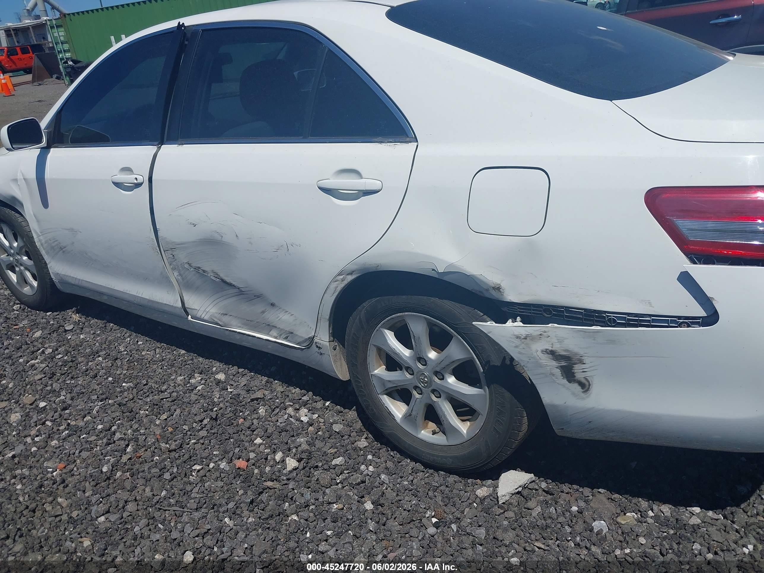 2011 Toyota Camry Le White vin: 4T1BF3EK7BU774997