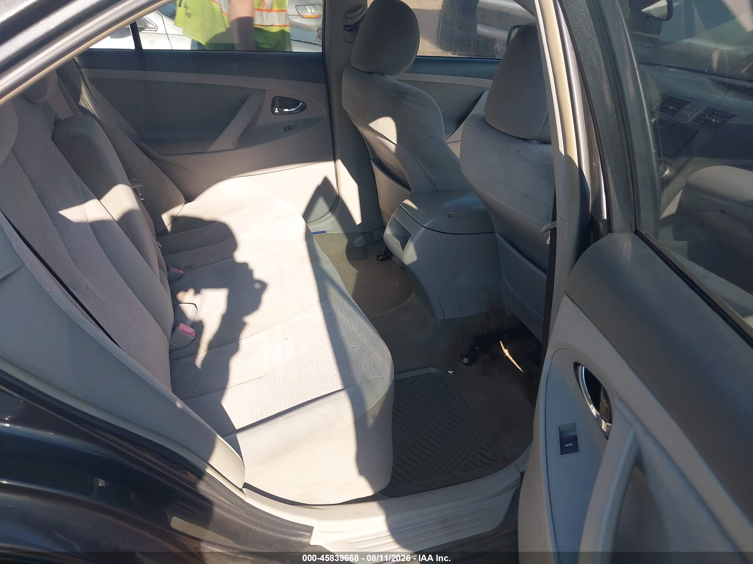2011 Toyota Camry Le Gray vin: 4T1BF3EK7BU776880