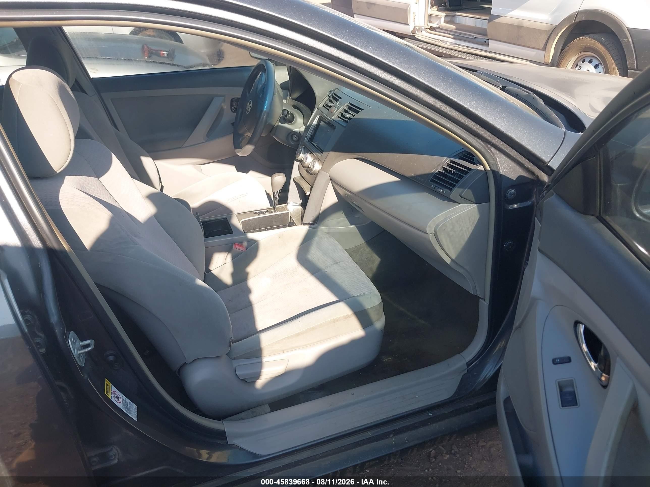 2011 Toyota Camry Le Gray vin: 4T1BF3EK7BU776880
