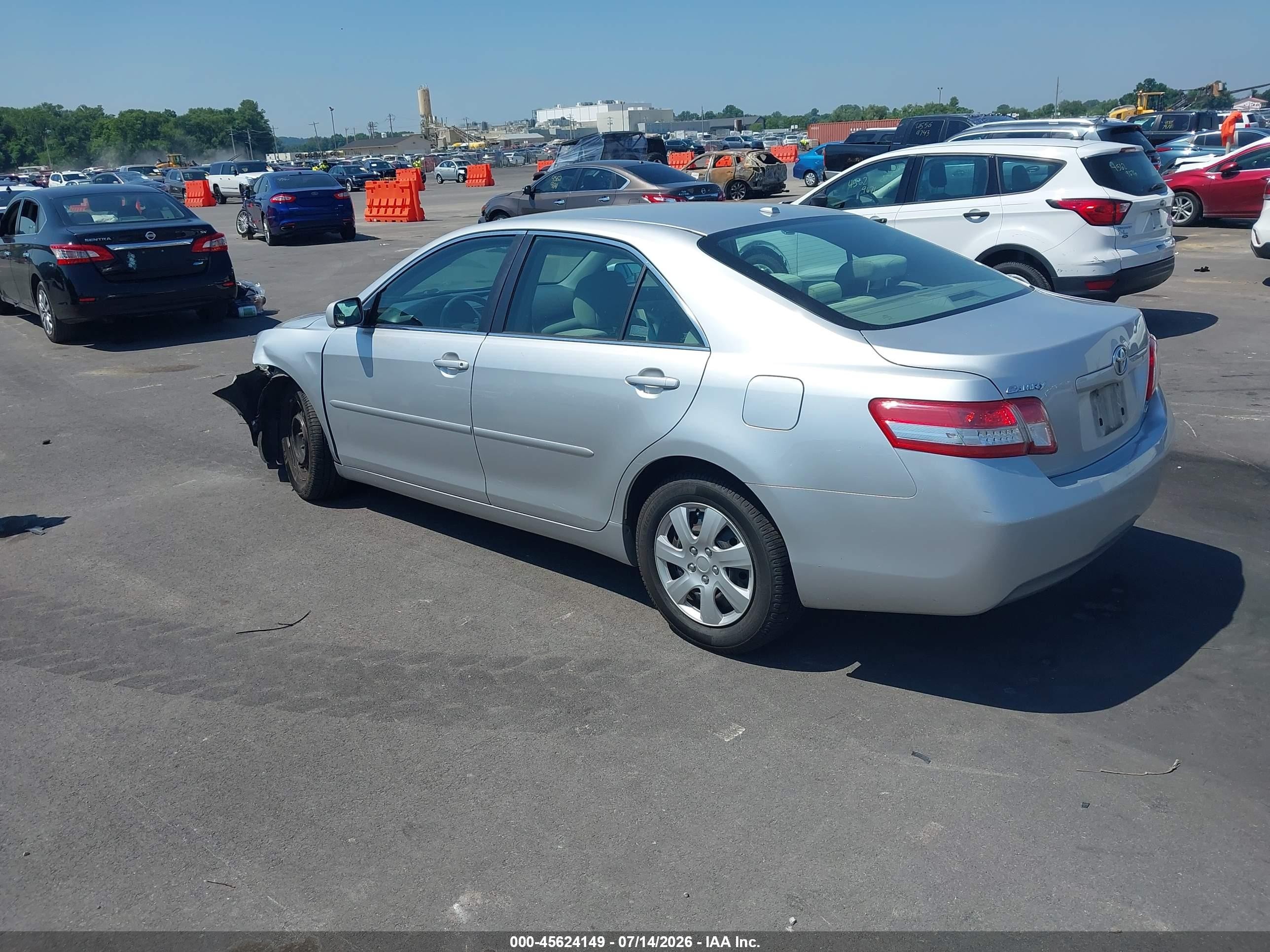 2010 Toyota Camry Le Silver vin: 4T1BF3EK8AU004256