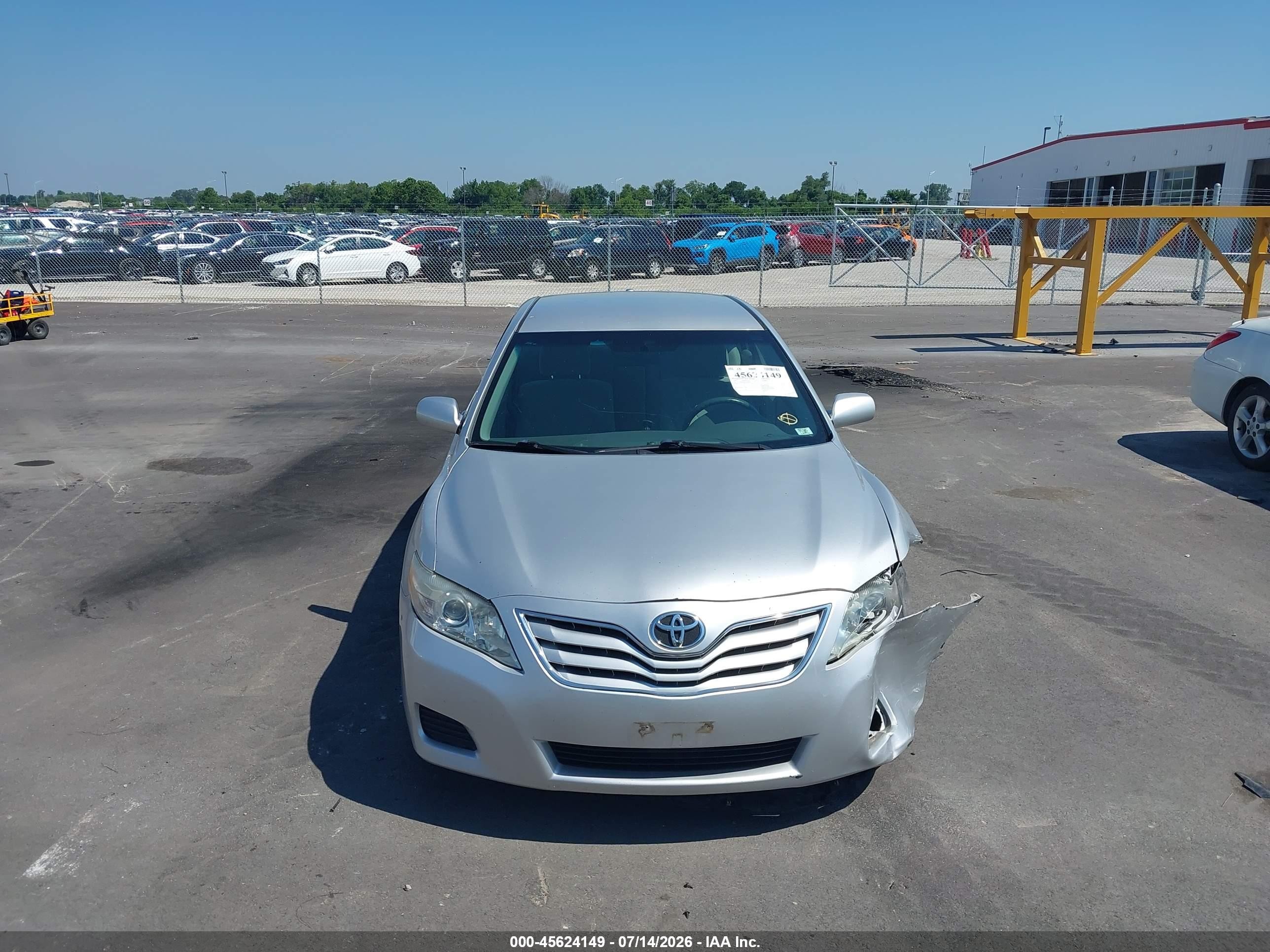 2010 Toyota Camry Le Silver vin: 4T1BF3EK8AU004256