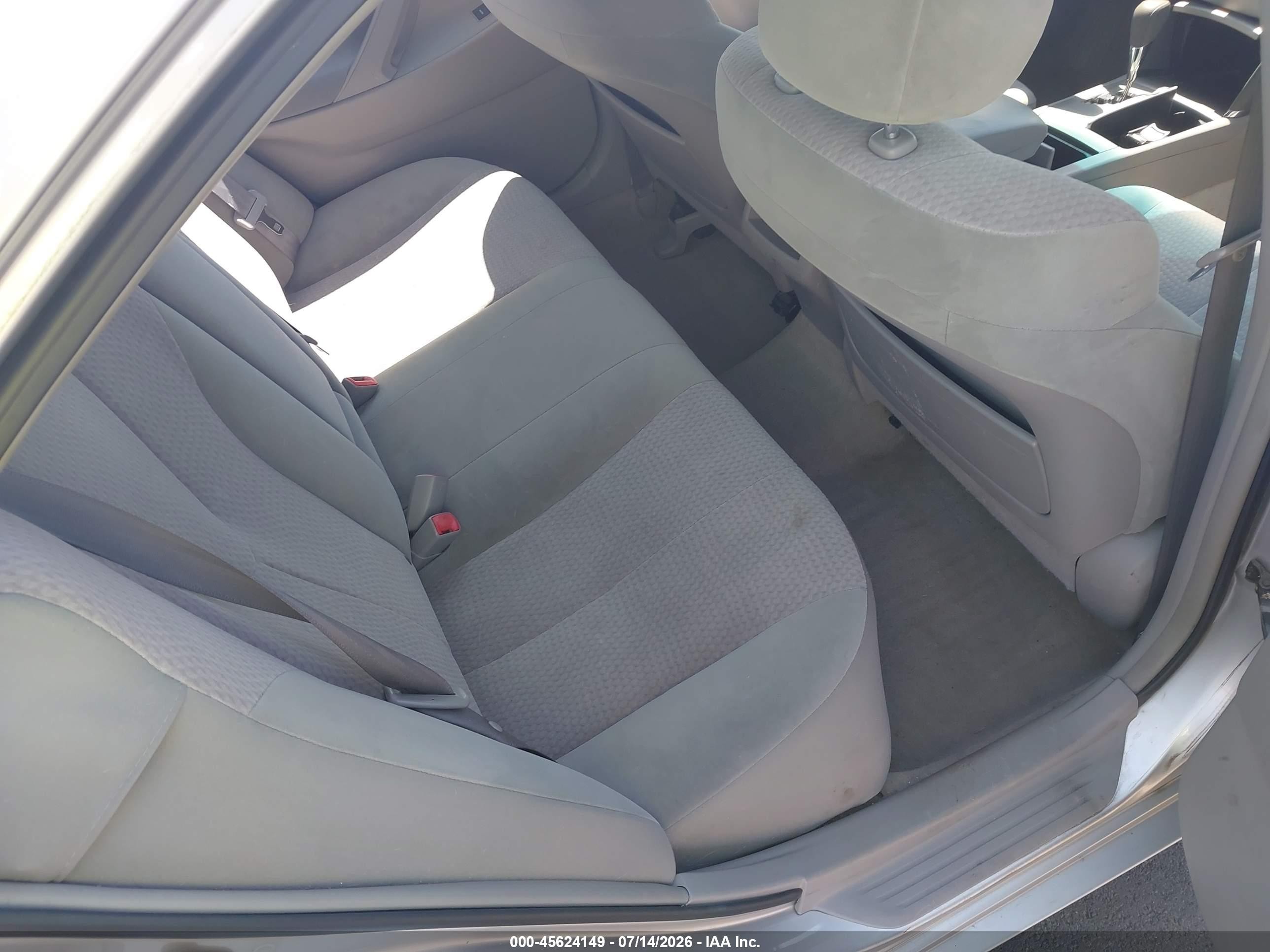 2010 Toyota Camry Le Silver vin: 4T1BF3EK8AU004256