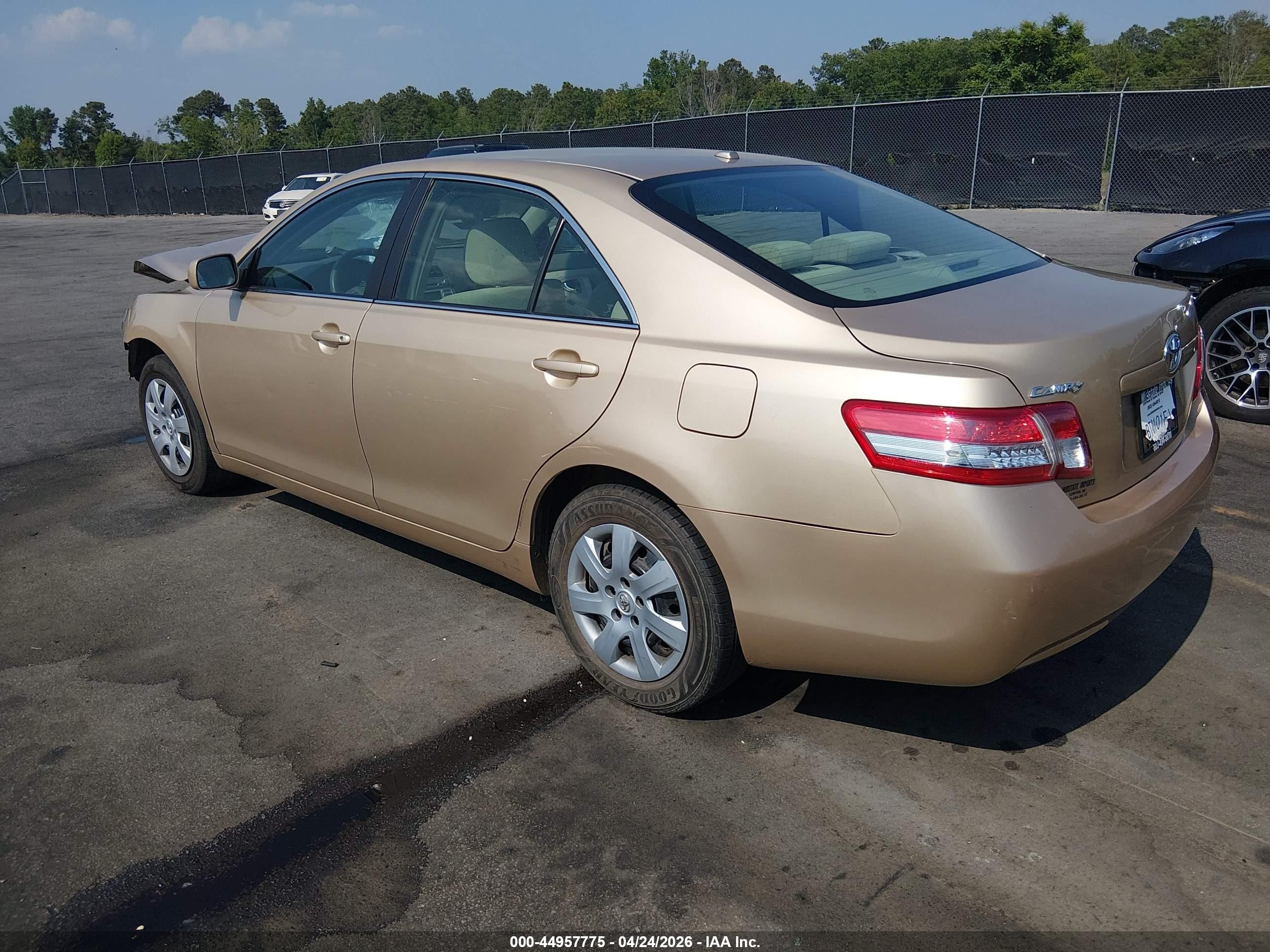 2010 Toyota Camry Le Gold vin: 4T1BF3EK8AU005990