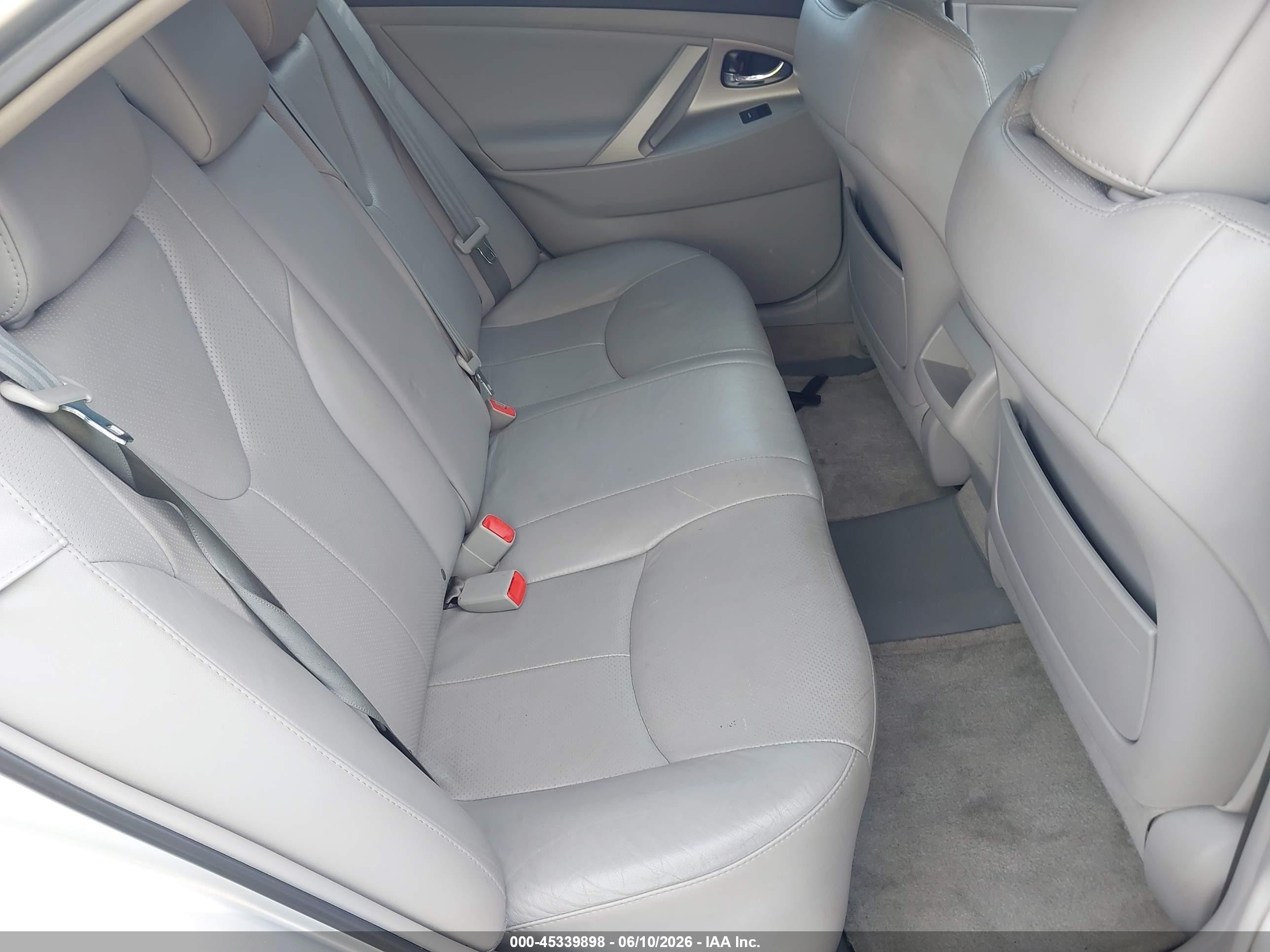 2010 Toyota Camry Se Silver vin: 4T1BF3EK8AU019646