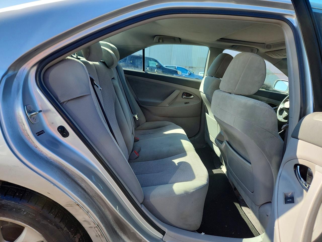 2010 Toyota Camry Le Silver vin: 4T1BF3EK8AU069205